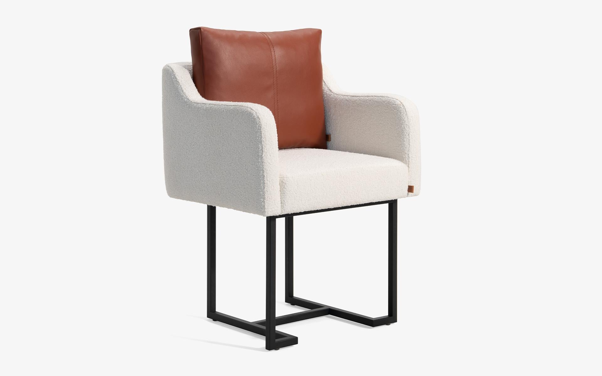 Turc Papillonne Chair with Black Metal Leg and High Pillow 'Set of 6' en vente