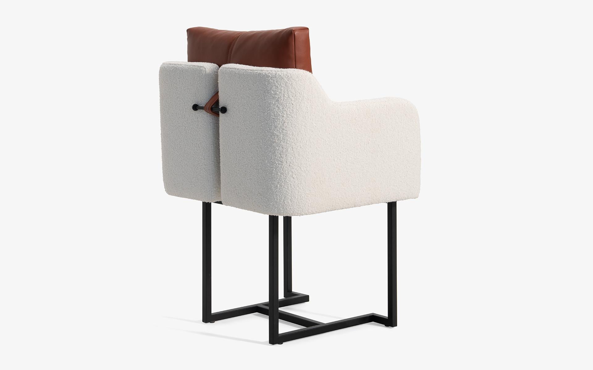 Ferronnerie Papillonne Chair with Black Metal Leg and High Pillow 'Set of 6' en vente