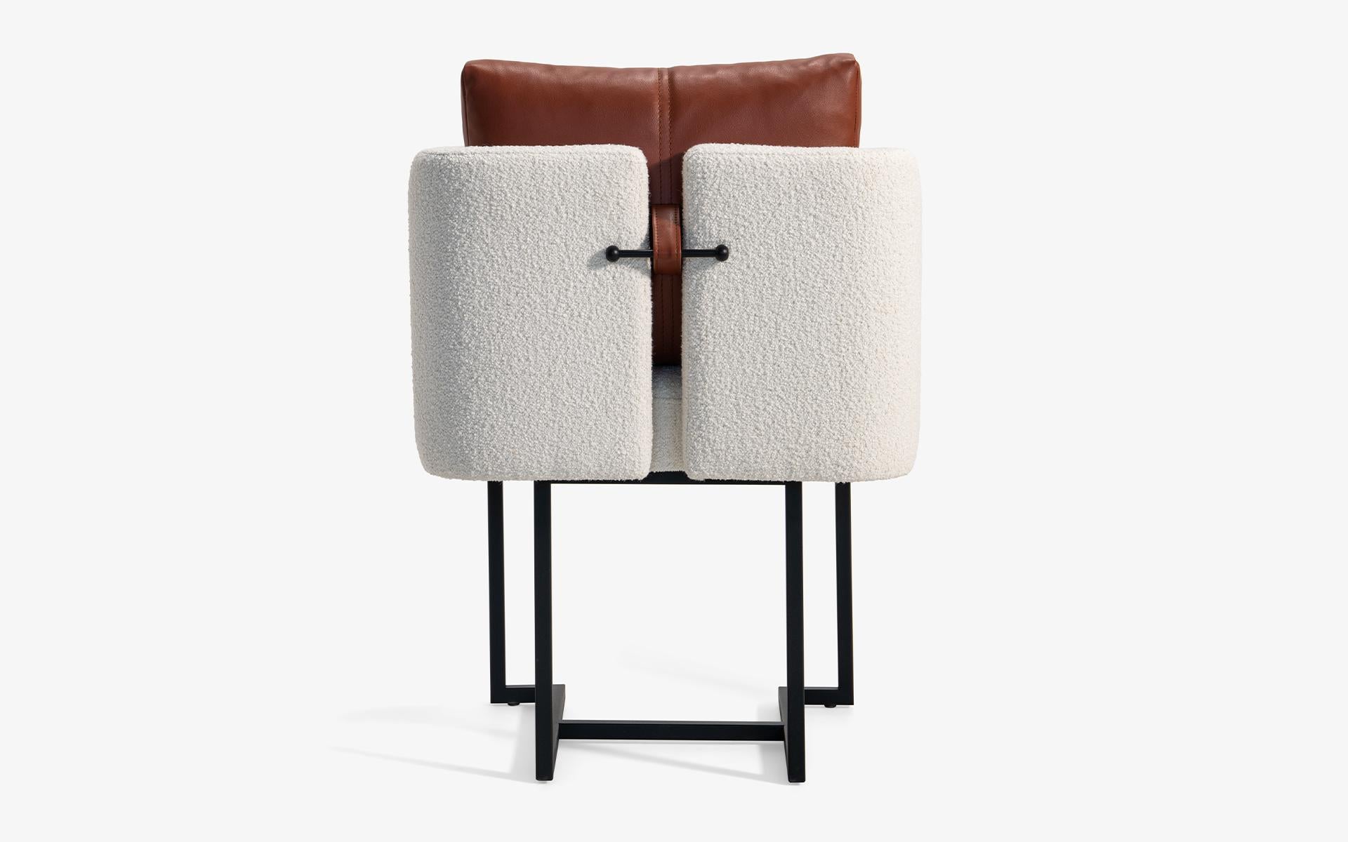 Papillonne chair comes to your living room with its details, combining comfort with elegance. It is also suitable for combining with your dining table. The chair cushion can be produced high or in the same size as the chair back.

Width: 60 cm (23.6