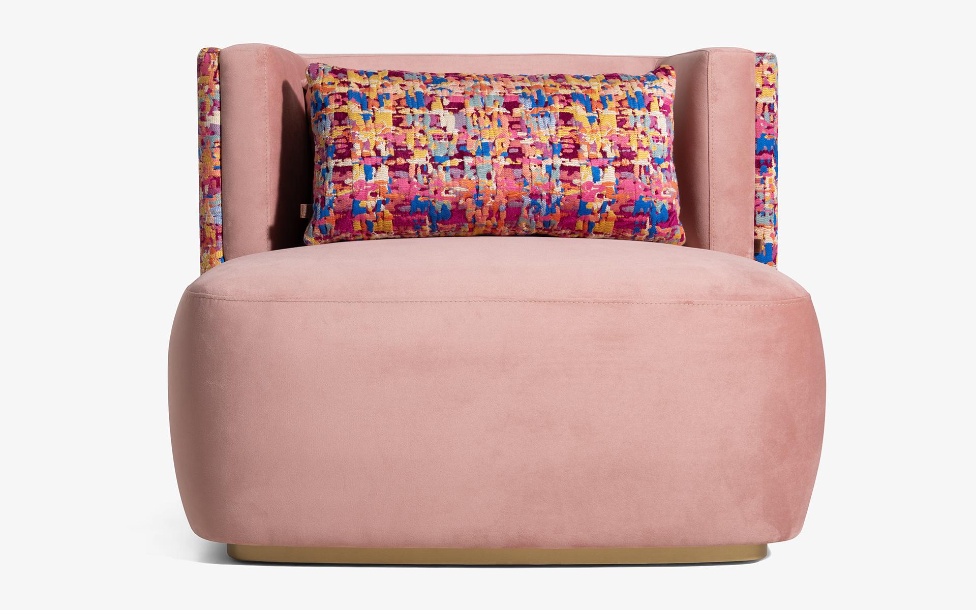 The Papillonne Kenzo armchair complements your style with its flawless form and unmatched comfort, adding a unique character to your space.

Harmony of abstract patterned fabric and plain fabric, dominated by pink, red, yellow colors but also