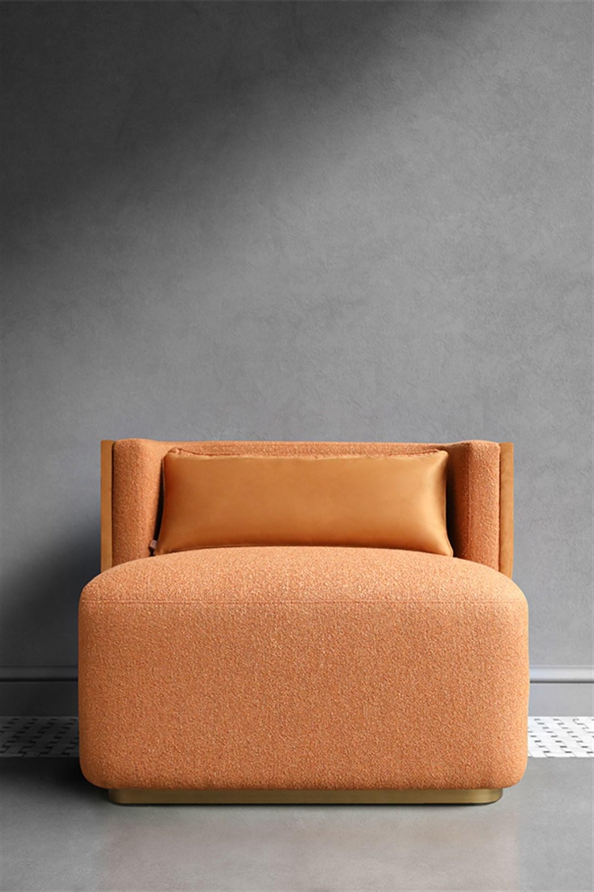 Poltrona Papillonne Senape con accessorio in ottone placcato in vendita 4