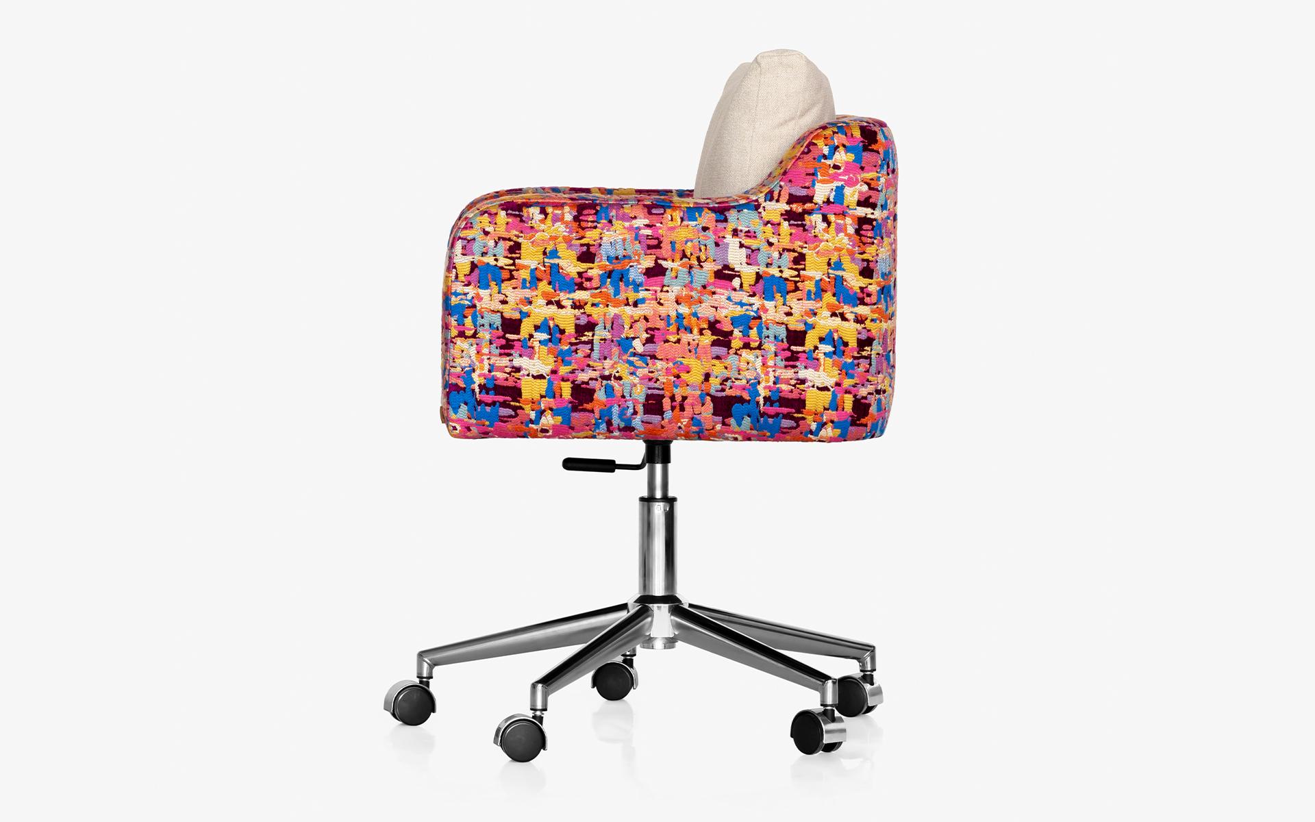 Modern Papillonne Pink Kenzo Swivel Chrome Office Chair For Sale