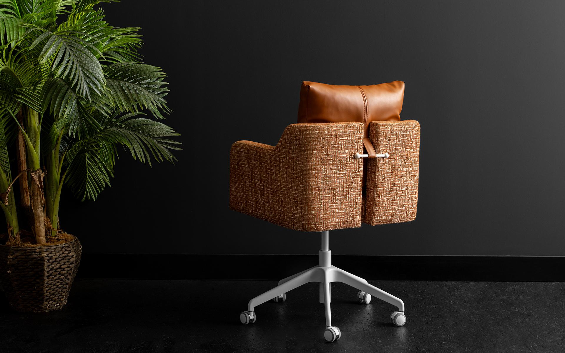 Contemporary Papillonne Swivel Wheeled White Office Chair For Sale