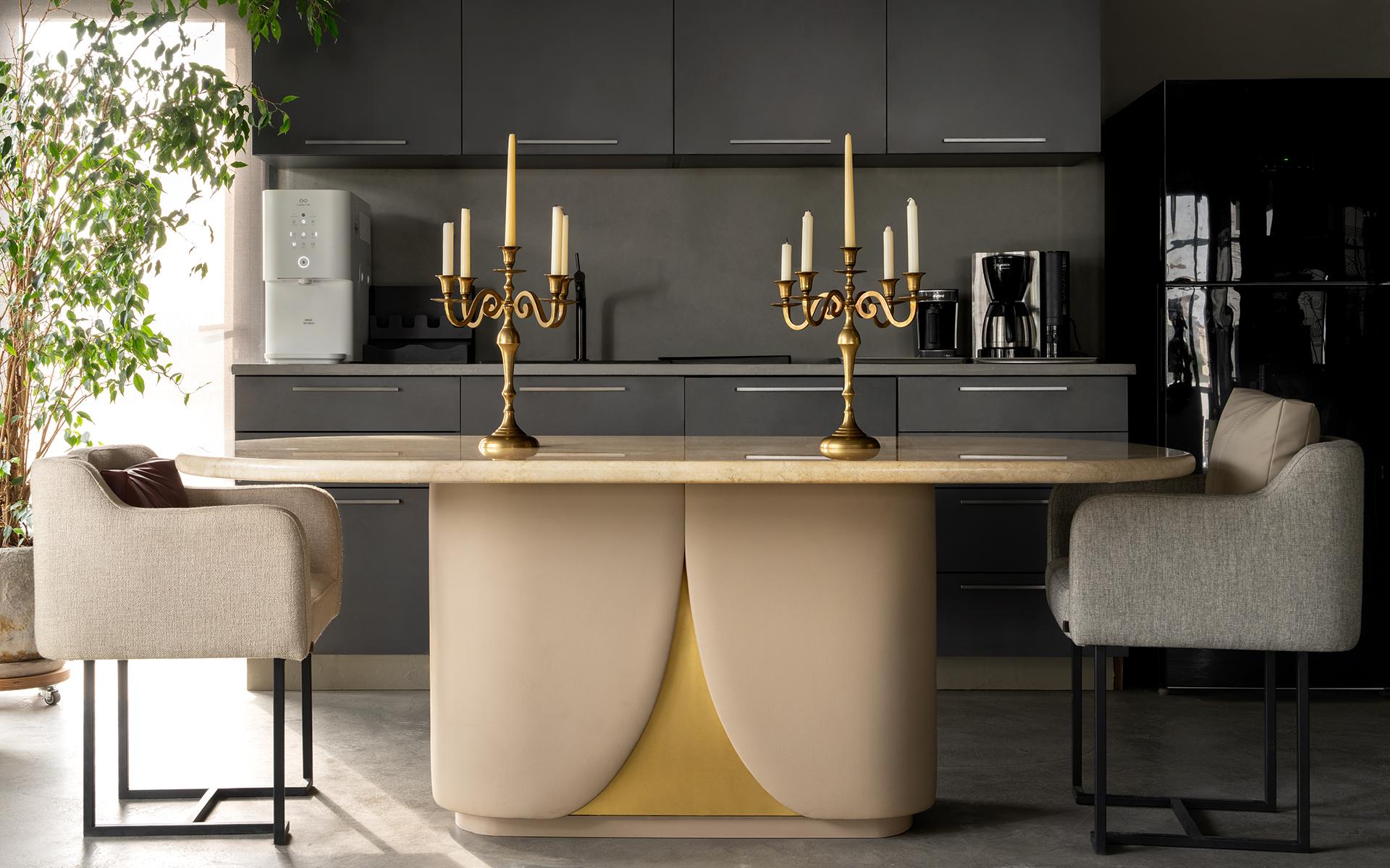 Papillonne Tisch Travertin Marmor Tischplatte (Kunstleder) im Angebot