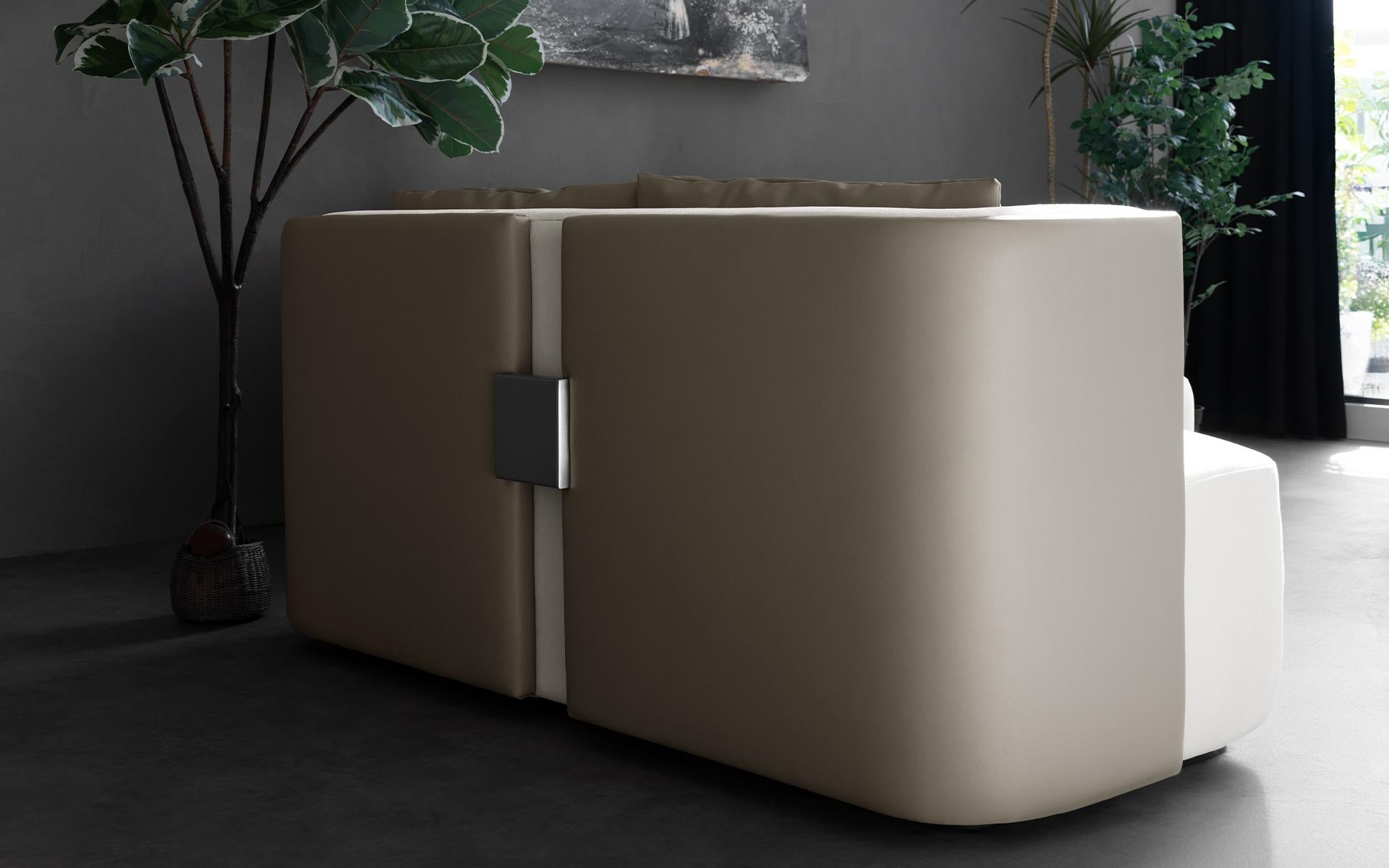 Fait main Canapé Papillonne Two Seater en vente
