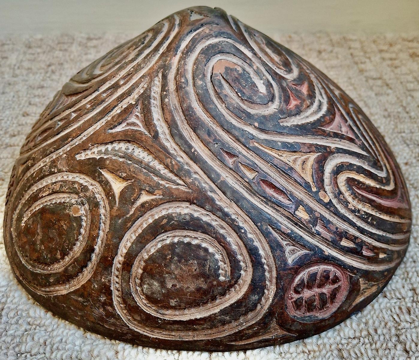 Asian Papua New Guinea Kamana Sago Incised Ceramic Bowl For Sale