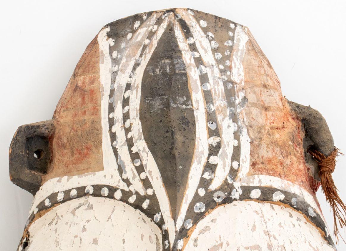 Papua New Guinea Sepik Polychrome Wood Mask In Good Condition In Astoria, NY