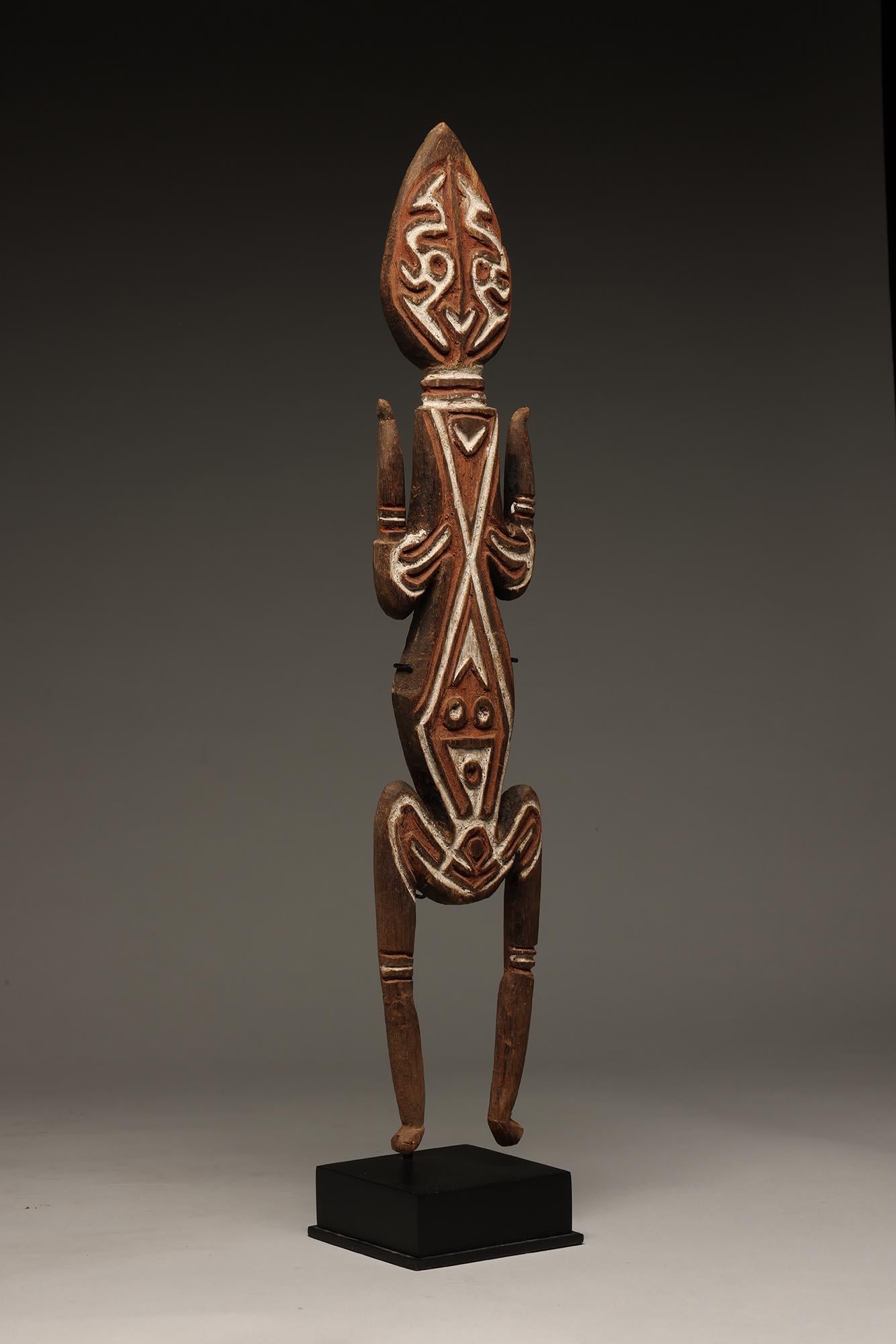 Papuan Gulf New Guinea Bioma Standing Red/White Figure T. Barlin col In Fair Condition For Sale In Point Richmond, CA