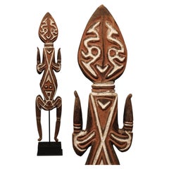 Papuan Gulf New Guinea Bioma Standing Red and White Figure Tod Barlin col