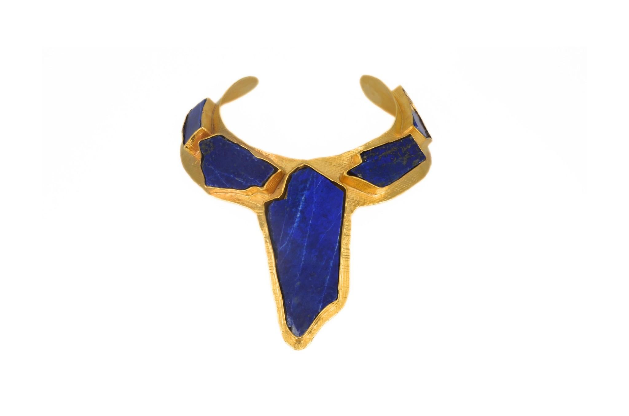 Collana Julia Collection'S
Bronzo placcato oro con Lapislazzuli 
Fusione a cera persa fatta a mano
Bronzo placcato in oro 24 carati su tutta la superficie
Pezzo unico 
Spagna 