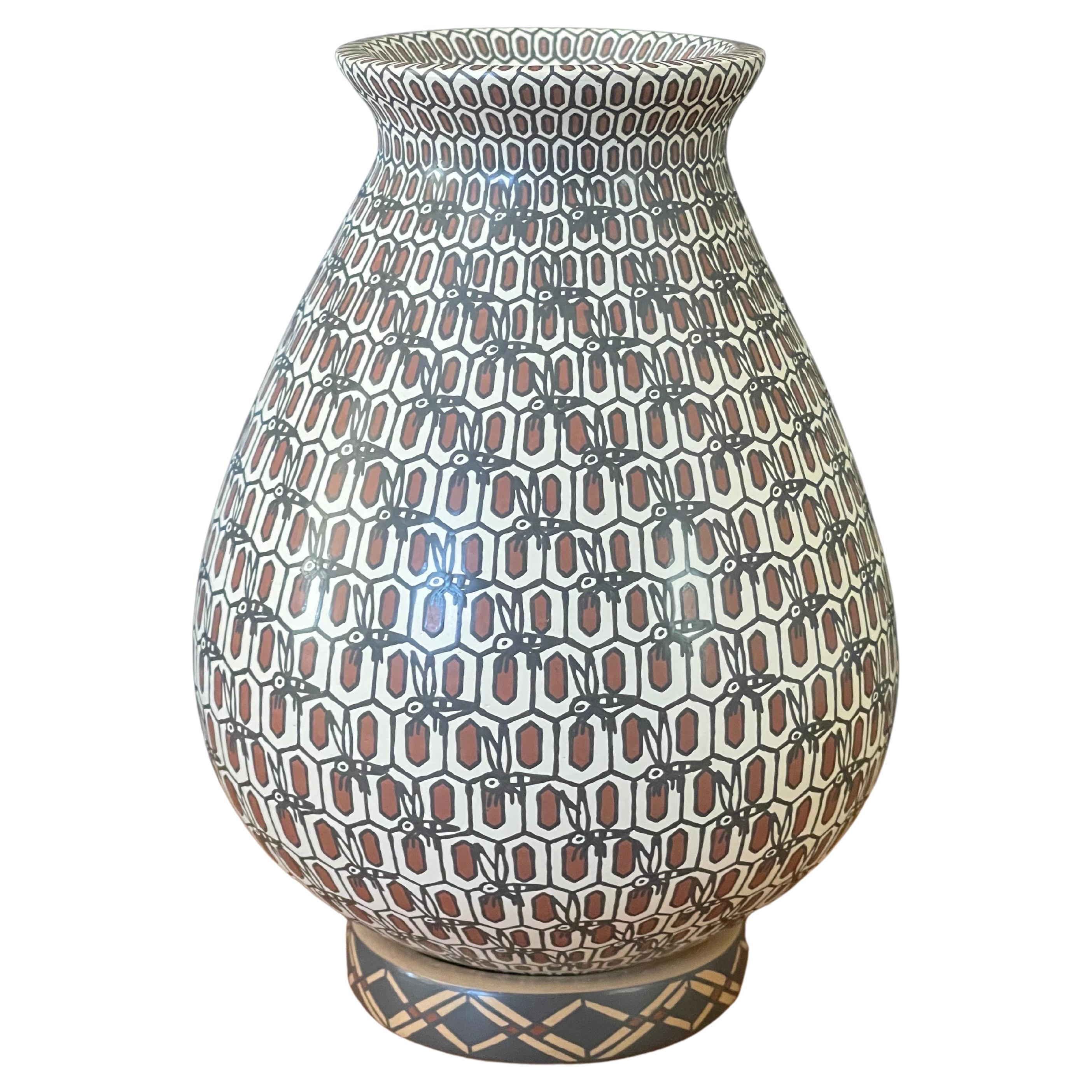 "Paquime Pottery" Jar / Olla with Honeycomb by Efren Ledezma for Mata Ortiz For Sale