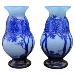 Pareja de Jarrones Franceses Degué Art Déco en Vidrio Opalescente Azul