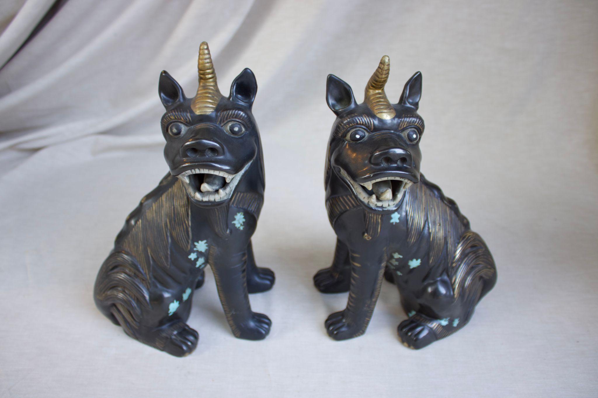 Pair of chimeras covered in gold and copper.
Creatures from Chinese mythology, combination of different animals that have different supernatural characteristics.