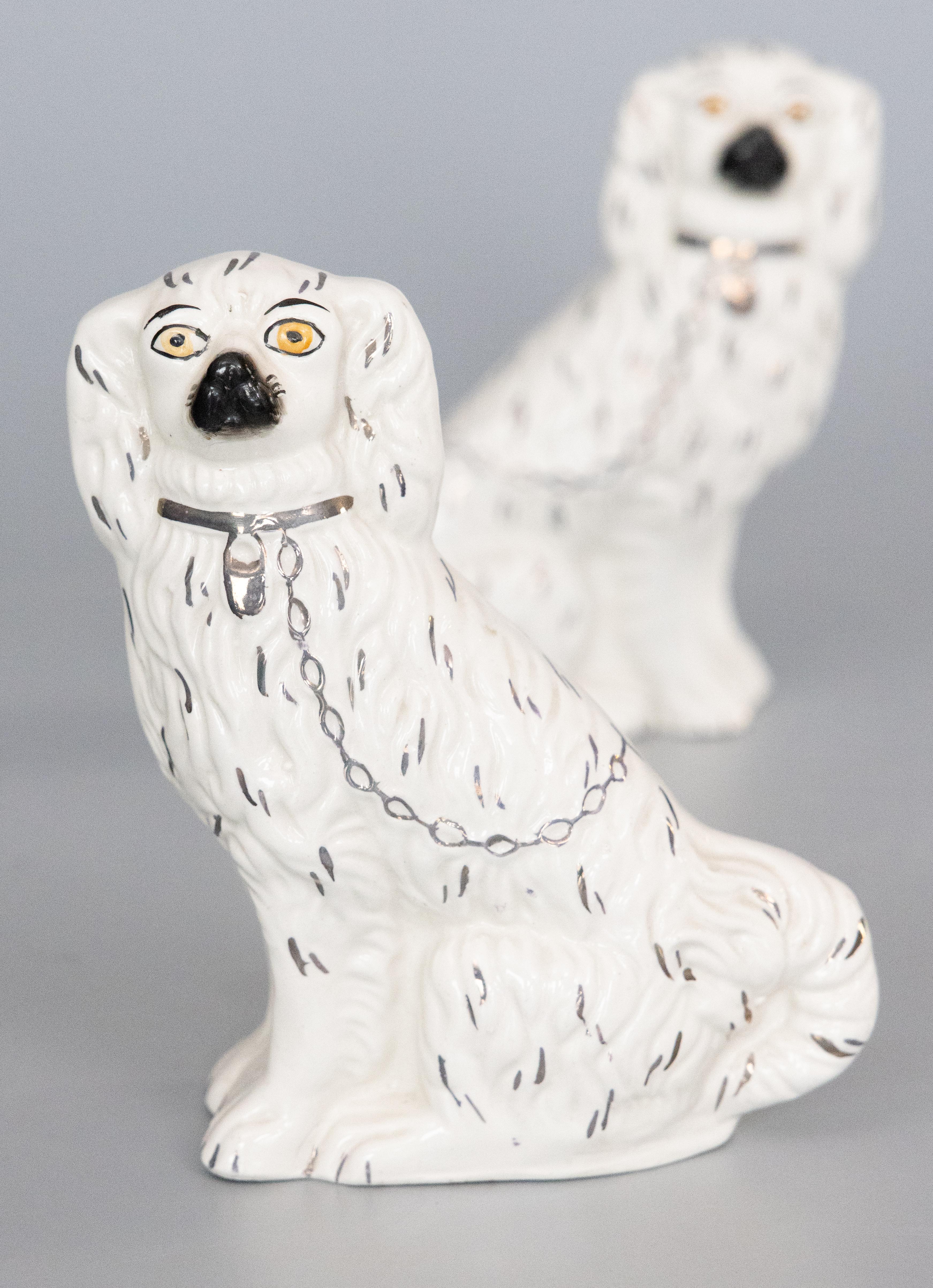 Victorian Par of Antique Early 20th Century English Staffordshire Spaniel Dogs Figurines For Sale