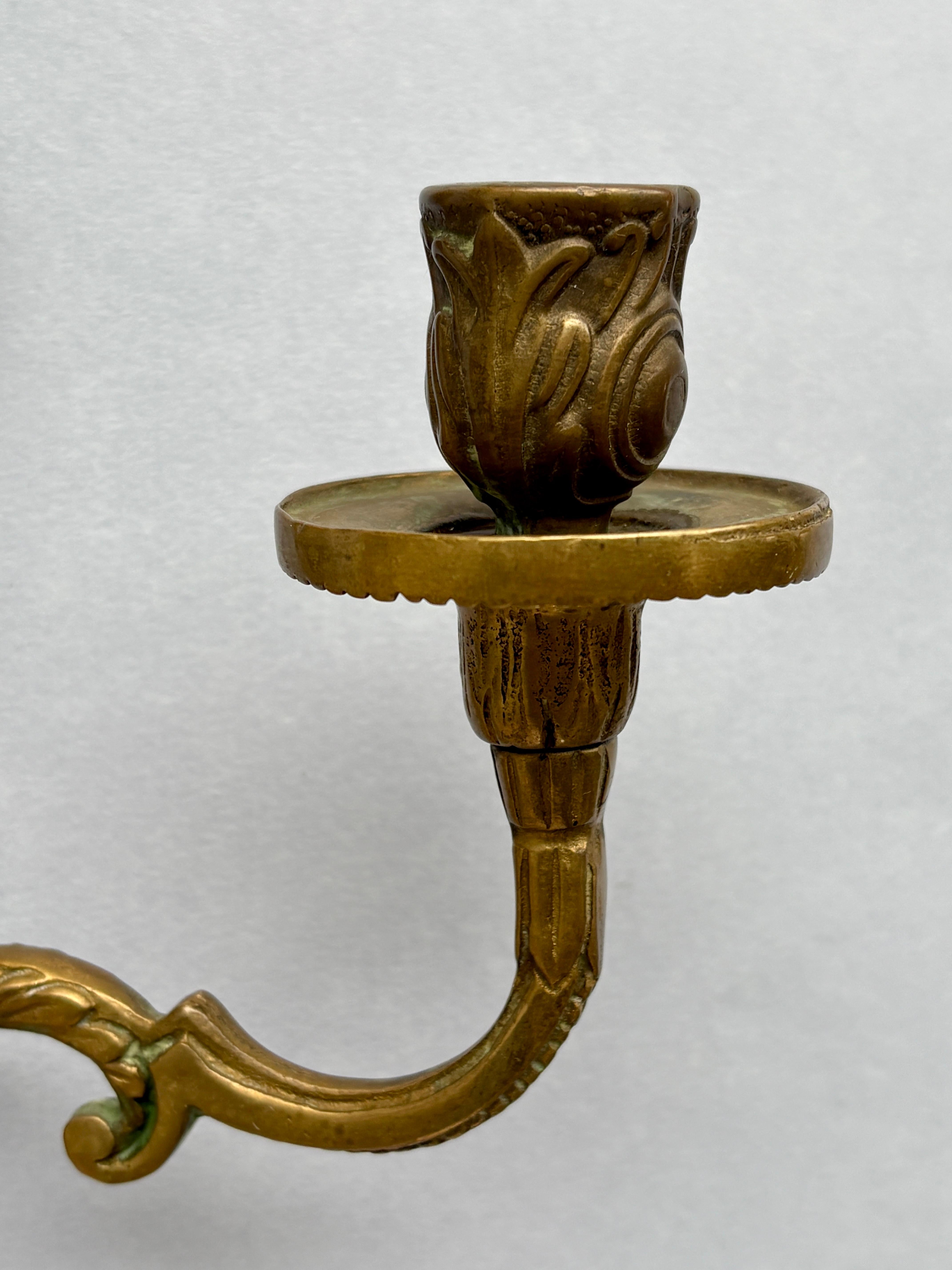 Inizio XX secolo Par di lampade da parete francesi in bronzo dei primi del Novecento - stile Luigi XVI Revival in vendita