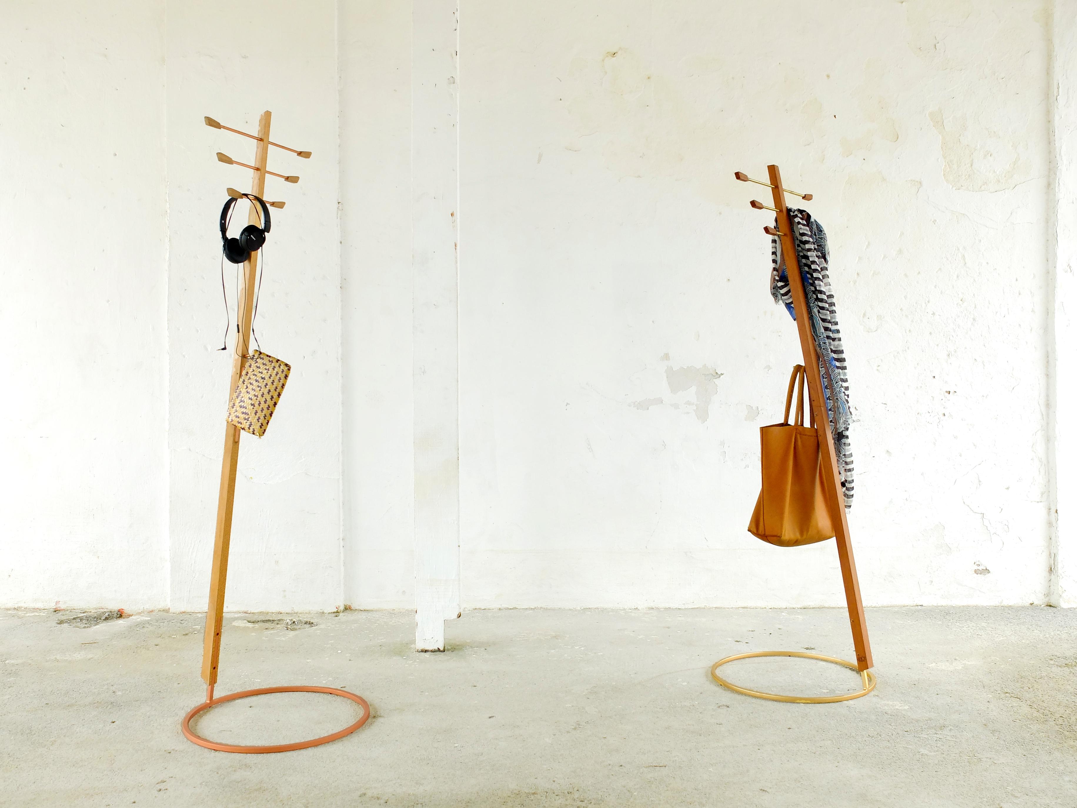 A minimalist coat stand in mid-century modern style which combines a slender wooden body together with a metallic base to produce an elegant yet functional item of furniture. 

An asset to any environment while occupying minimal space, Parabelo can