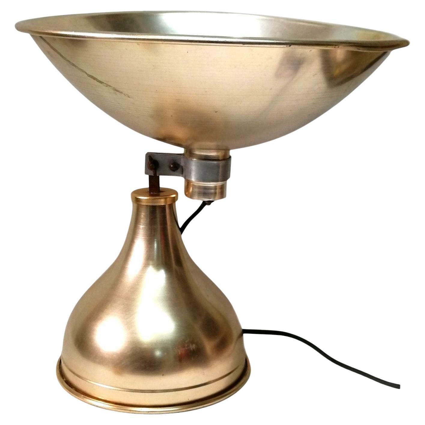 Lampe de table en forme de parabolique
