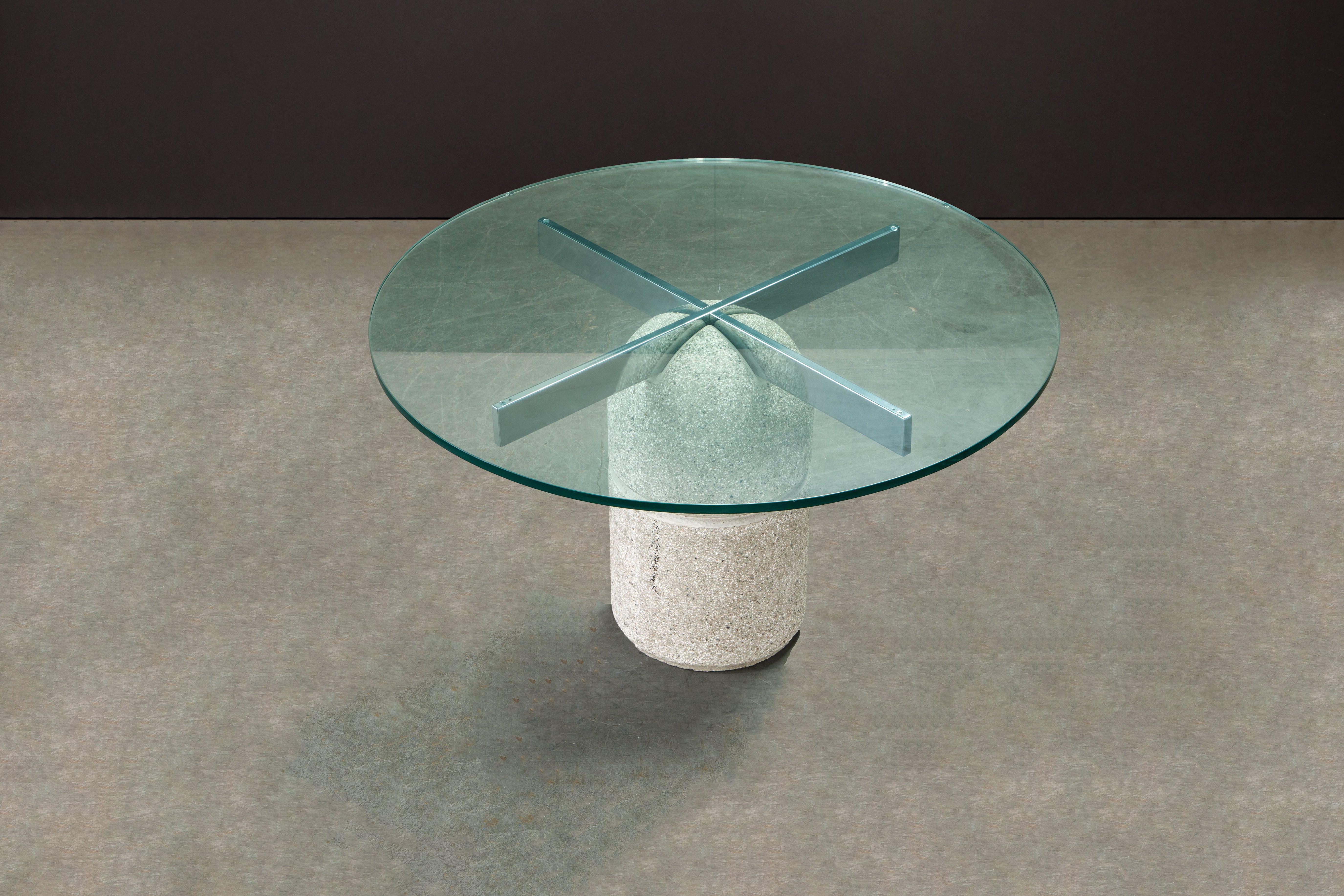 'Paracarro' Concrete Dining Table by Giovanni Offredi for Saporiti Italia, 1970s In Good Condition For Sale In Los Angeles, CA