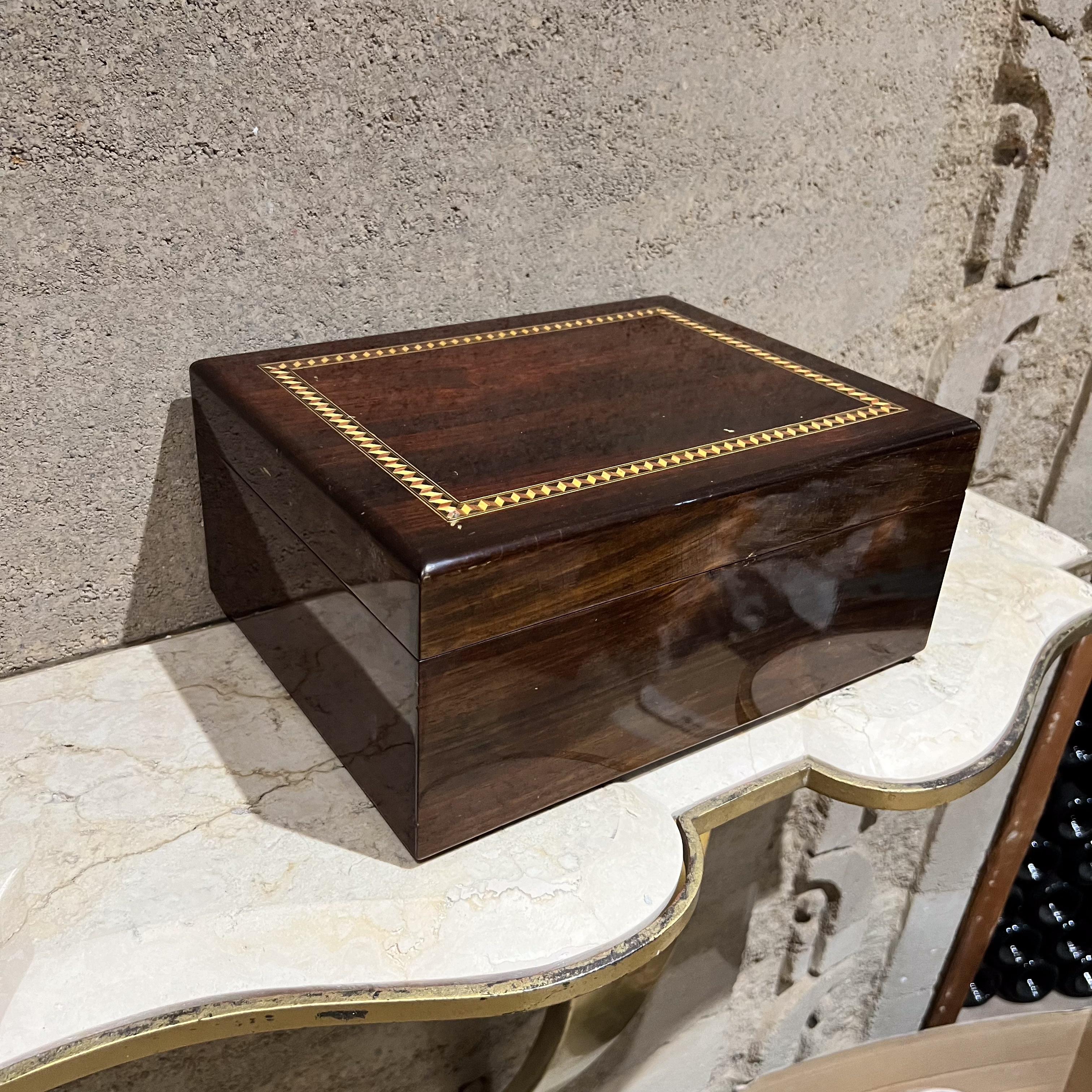 Moderno Scatola per sigari Paradigm Humidor Company con intarsio in Wood Wood in vendita