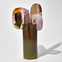 Paradise 02 in Chartreuse, einzigartige rosa, gelbe und khakifarbene Skulptur von Amy Cushing