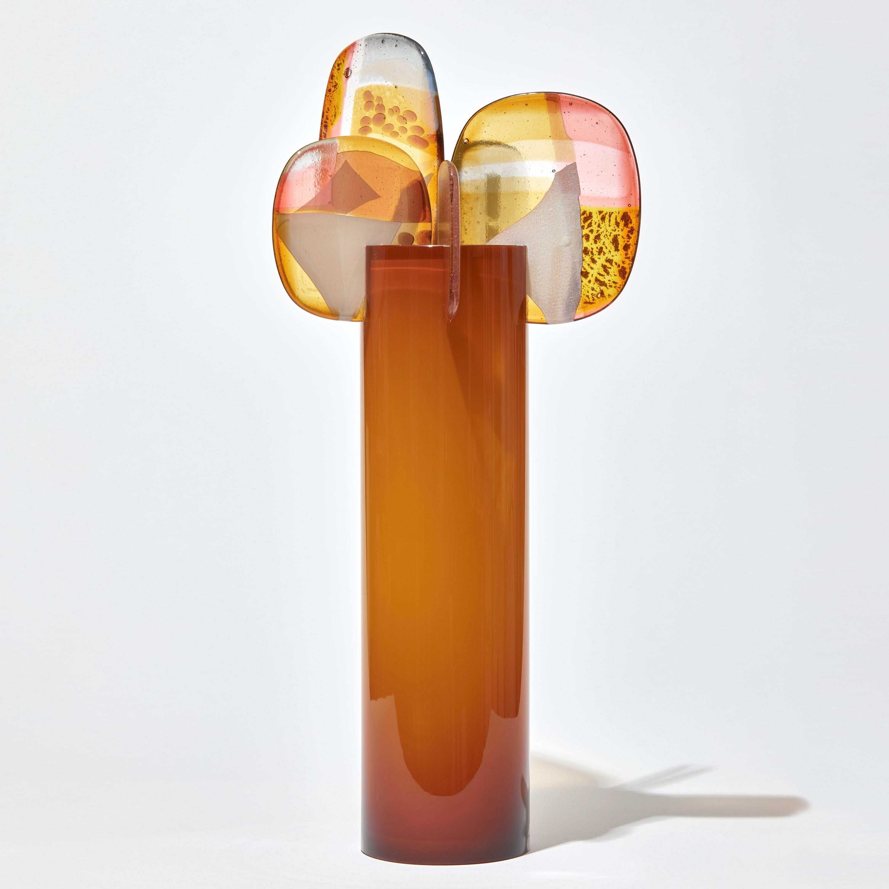 Paradise 04 in Bernstein, eine orangefarbene, goldene- und rosafarbene Glasskulptur von Amy Cushing (Organische Moderne)