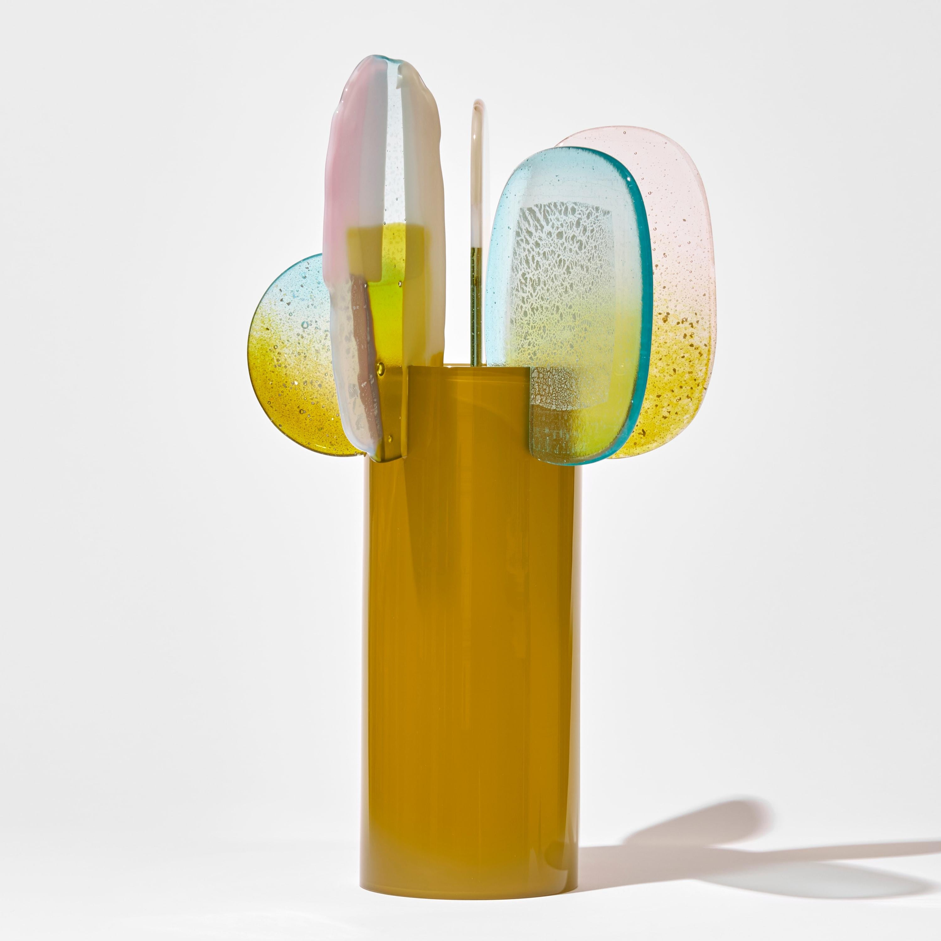 Britannique Paradise 09 Chartreuse Quartz, ocre, rose et aqua sculpture d'Amy Cushing en vente