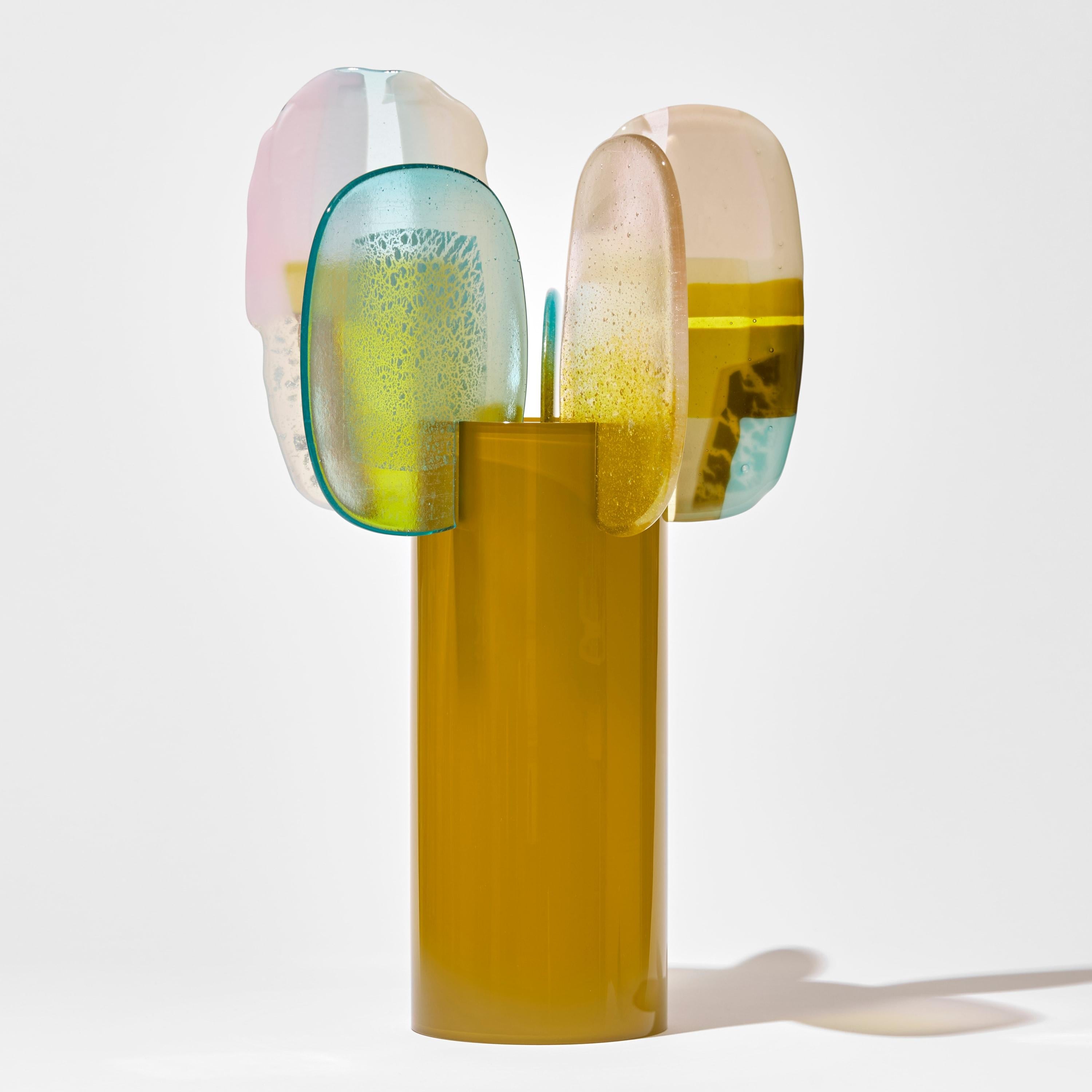Fait main Paradise 09 Chartreuse Quartz, ocre, rose et aqua sculpture d'Amy Cushing en vente