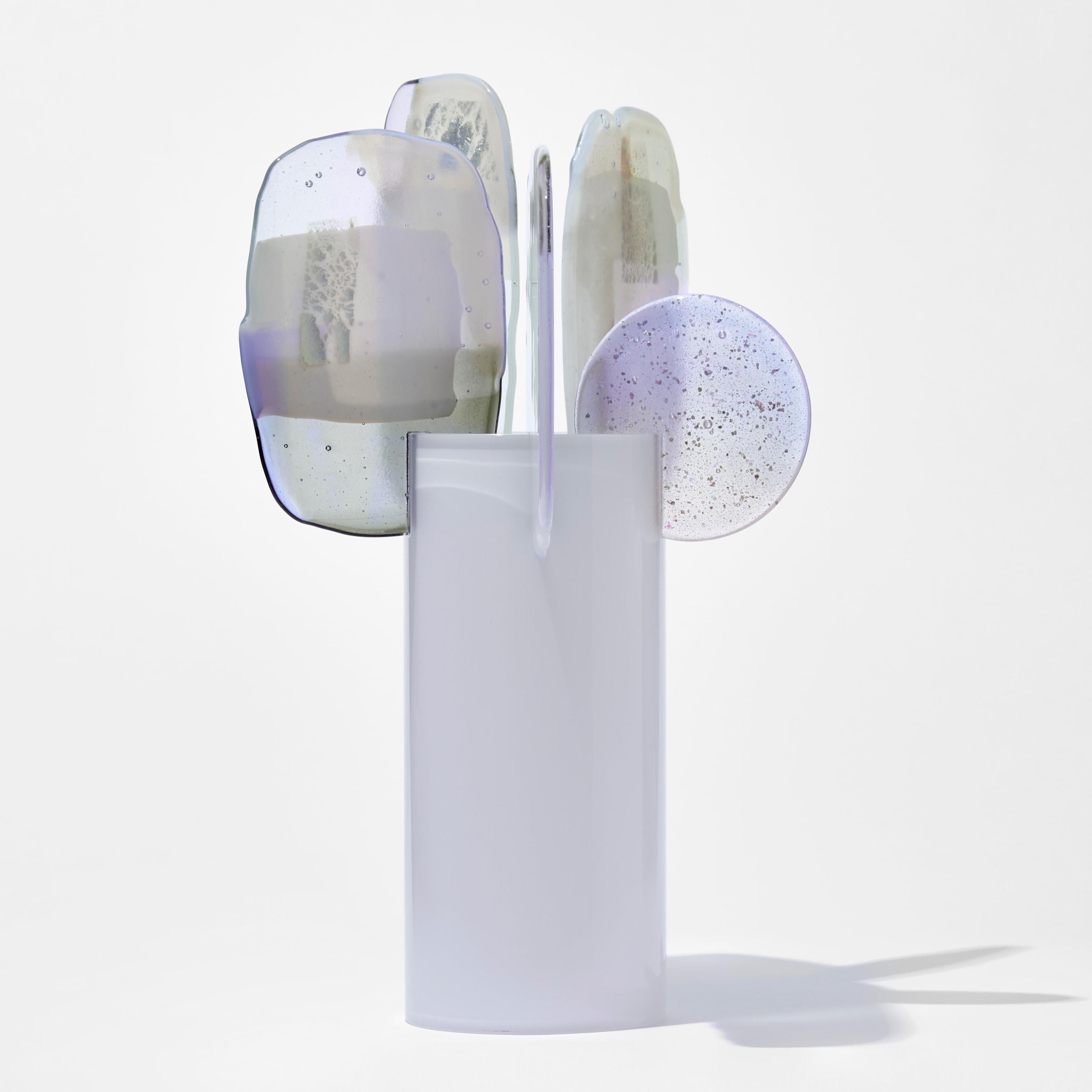 Organique Paradise 10 Lilium, lilas, gris et jade paire de sculptures en verre d'Amy Cushing en vente