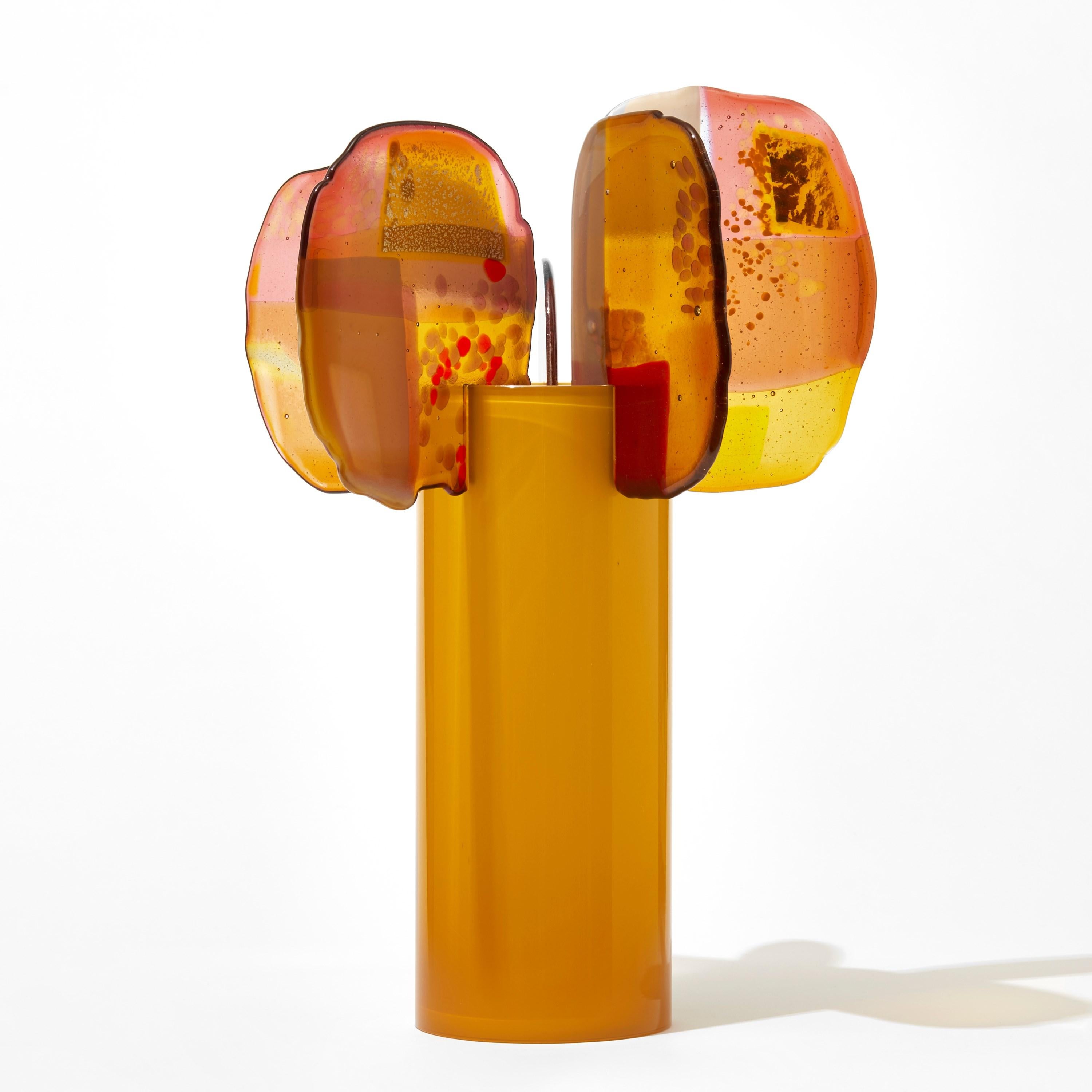 Paraíso 10 Passiflora, escultura de vidrio rosa, ámbar, rojo y dorado de Amy Cushing Moderno orgánico en venta