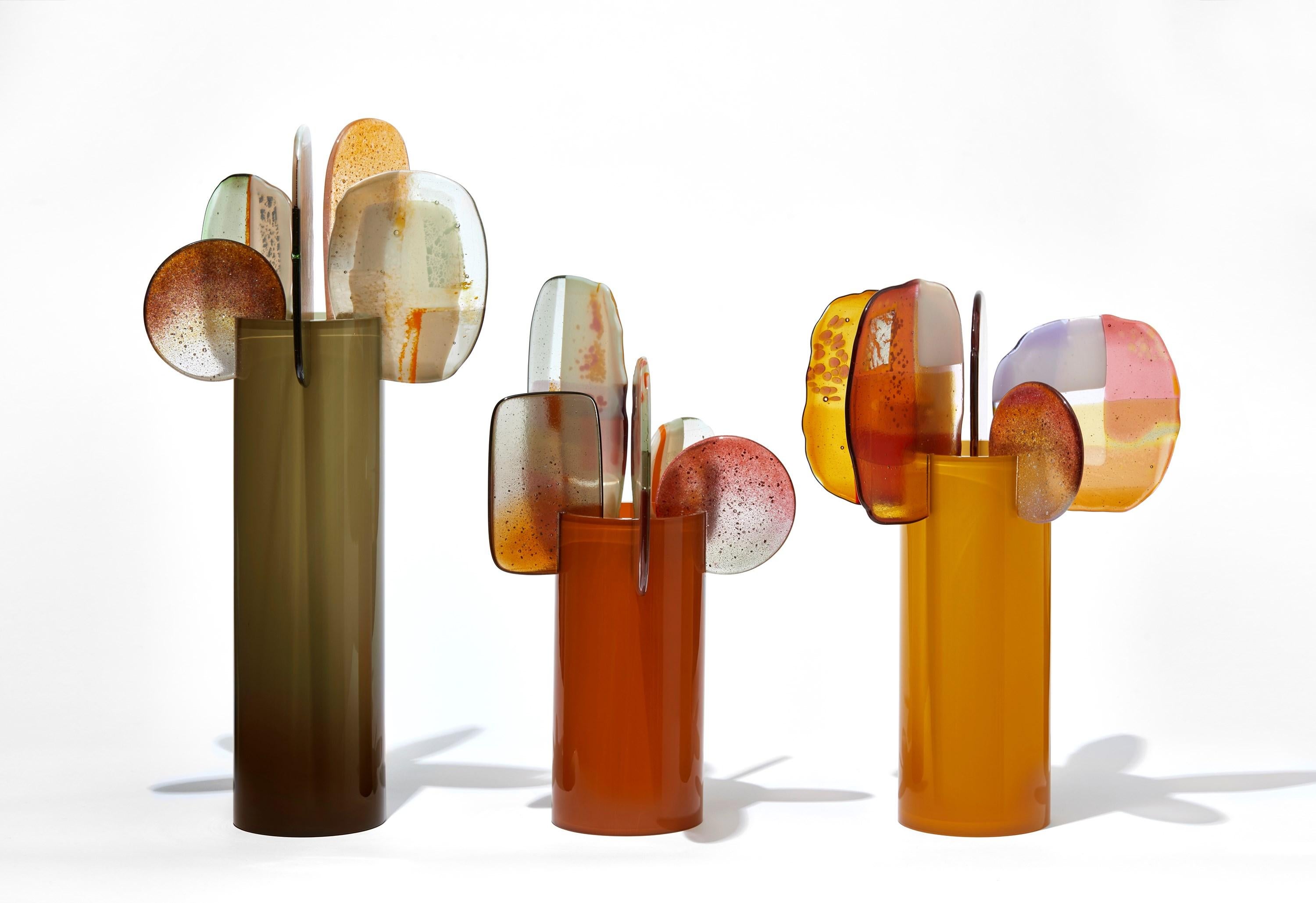 Paraíso 10 Passiflora, escultura de vidrio rosa, ámbar, rojo y dorado de Amy Cushing Vidrio en venta