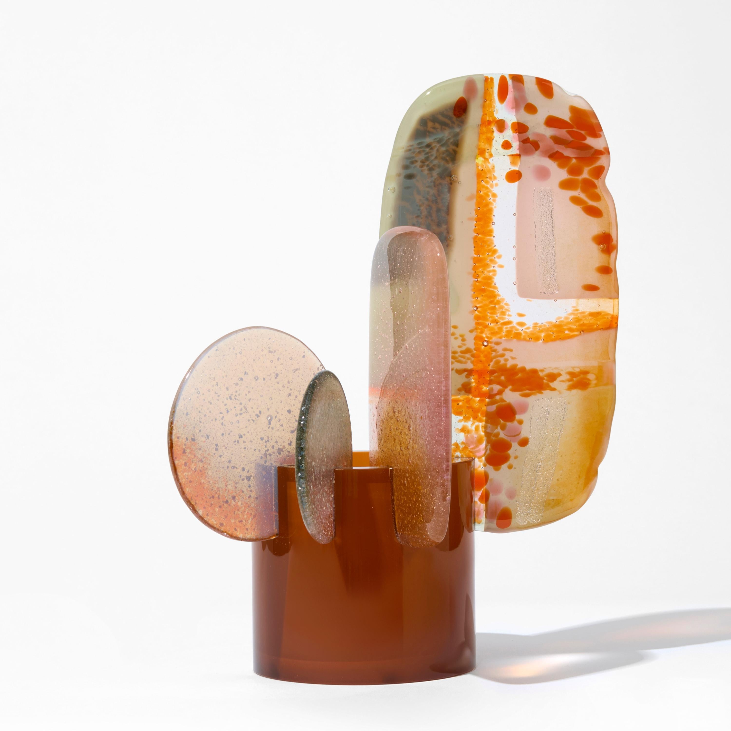 Fait main Paradis 11 Erebus, sienne, orange, céladon et rose sculpture d'Amy Cushing en vente