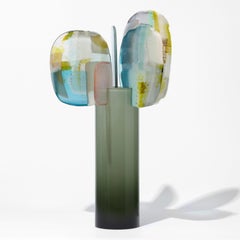 Paradise 11 Juniper Moss, una scultura di colore verde acqua, ocra, rosa e grigio di Amy Cushing