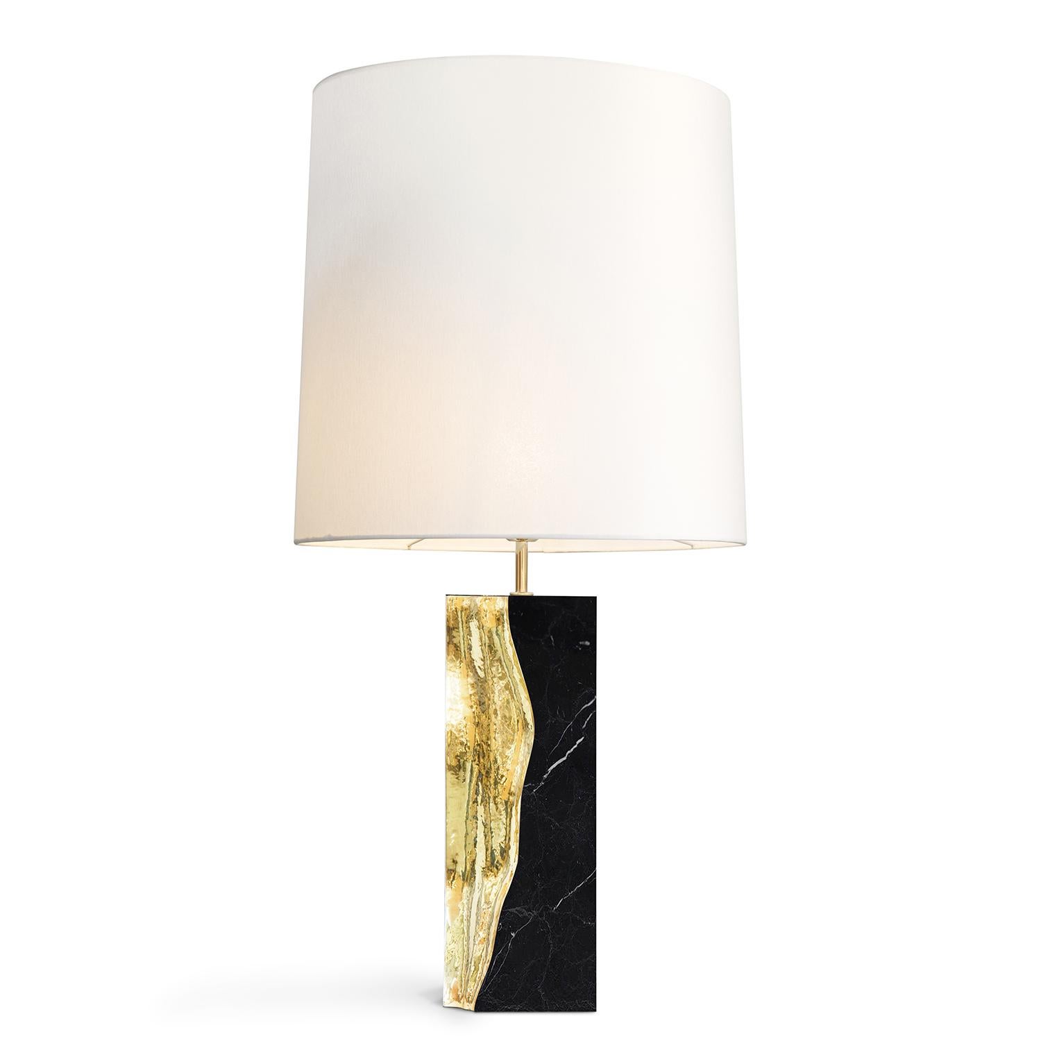 Paradise Black Marble Table Lamp with black marble base
carved and polished. Base including polished brass detail,
including a round shade, dimensions : Diameter 40xH45cm.
Base dimensions: L15xD15xH40cm.
1 bulb, lamp holder type E27, max 40 watt,