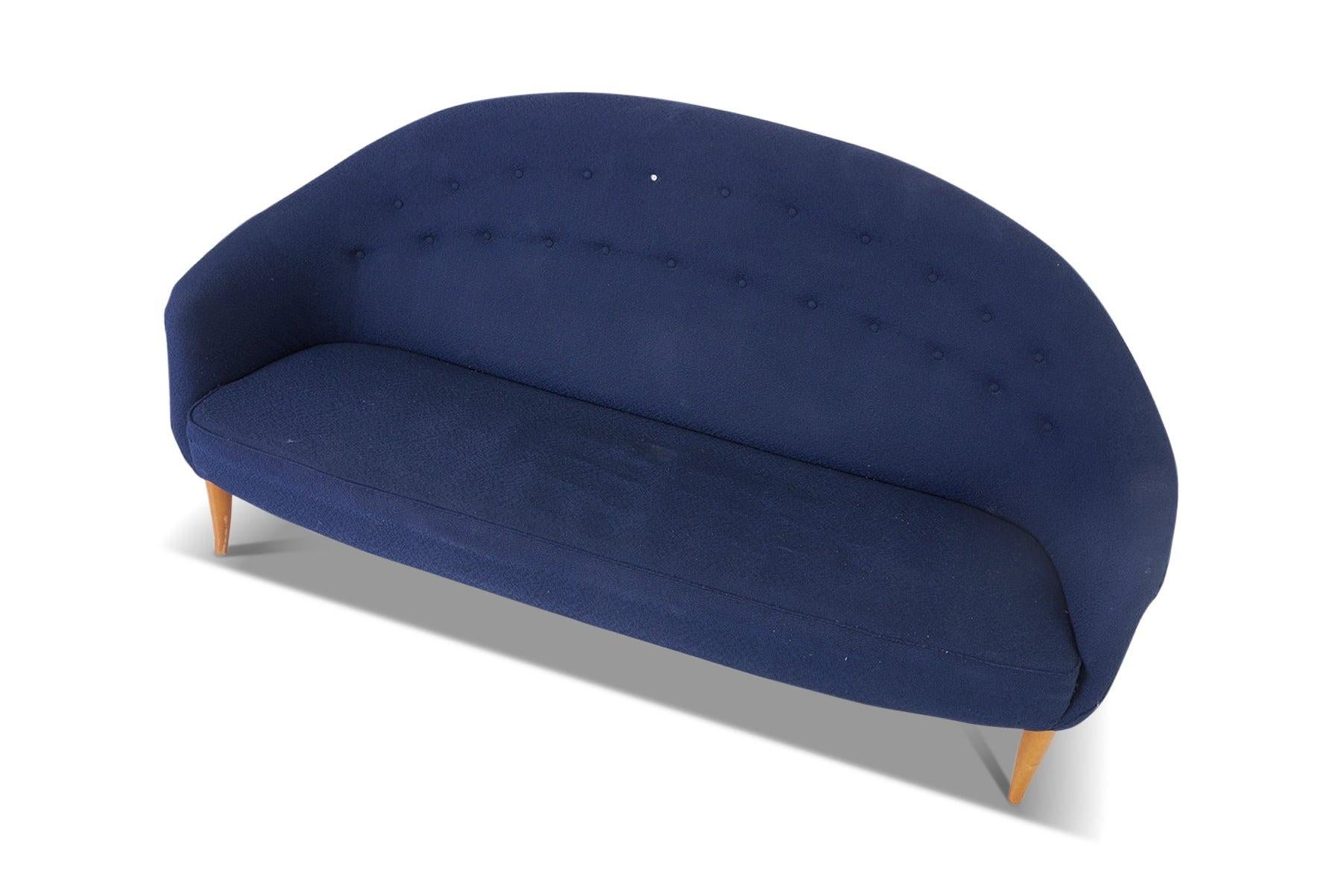 Herkunft: Schweden
Designer: Kirsten Horlin-Holmquist
Hersteller: Triva
Epoche: 1950er Jahre
MATERIALIEN: Buche, Wolle
Abmessungen: 73,75″ breit x 33,5″ hoch