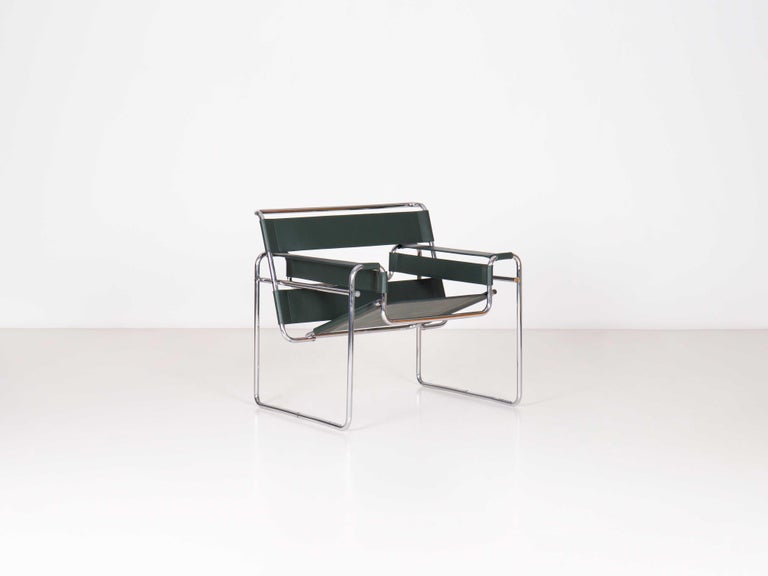 Modern Pair of Wassily Chairs by Marcel Breuer for Gavina For Sale