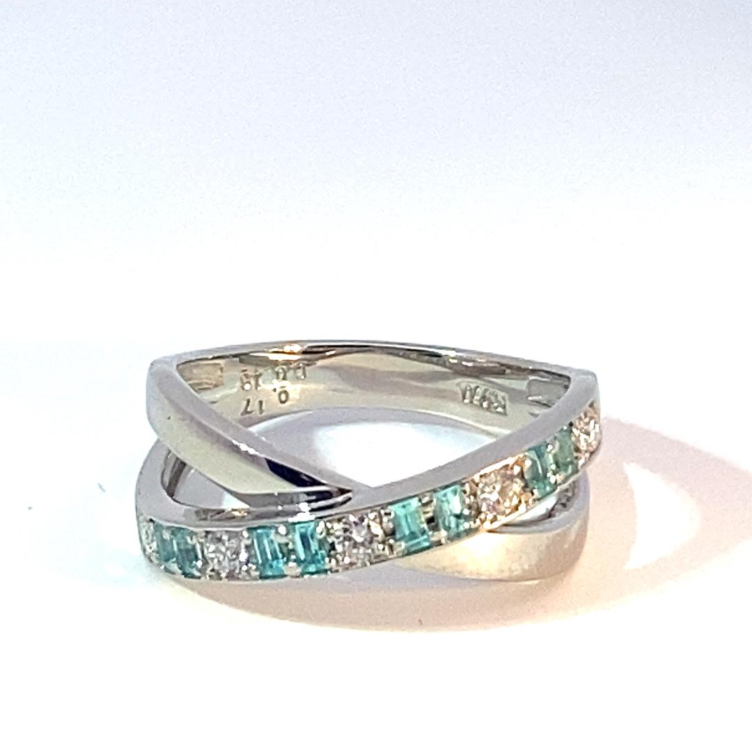 è anche una delle 101 gemme più belle della collezione di Pabst Yavorskyy la tormalina PARAIBA verde-blu neon, una gemma eccezionale nel mondo dei cristalli, le tormaline Paraiba a forma di baguette pesano in totale circa 0,17 ct, dimensioni circa 3