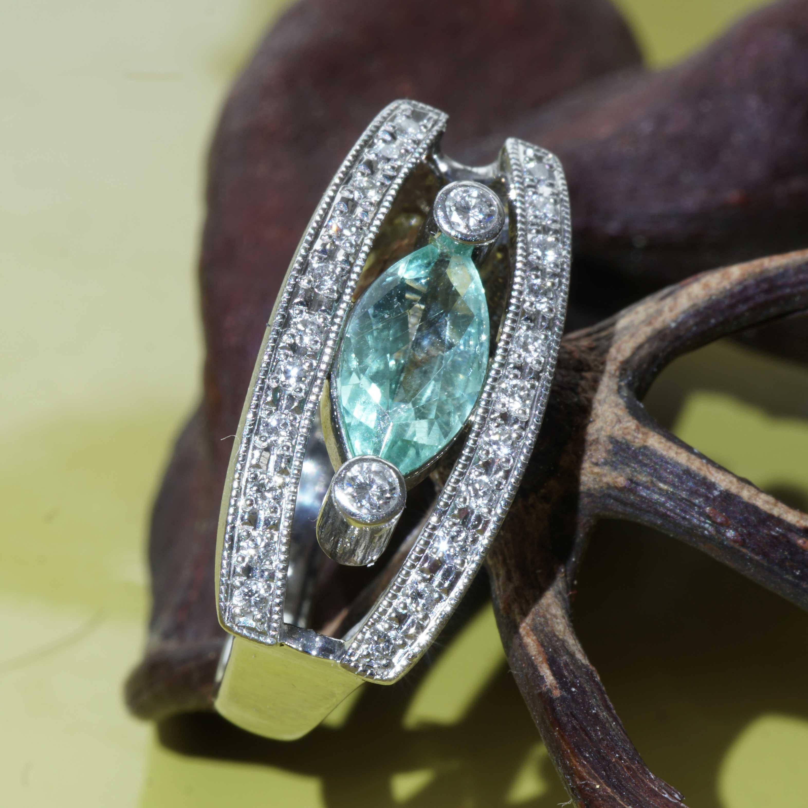 Paraiba Brilliant Ring 0.847 ct 0.28 ct Platinum 900 almost eyeclear Marquise For Sale 5
