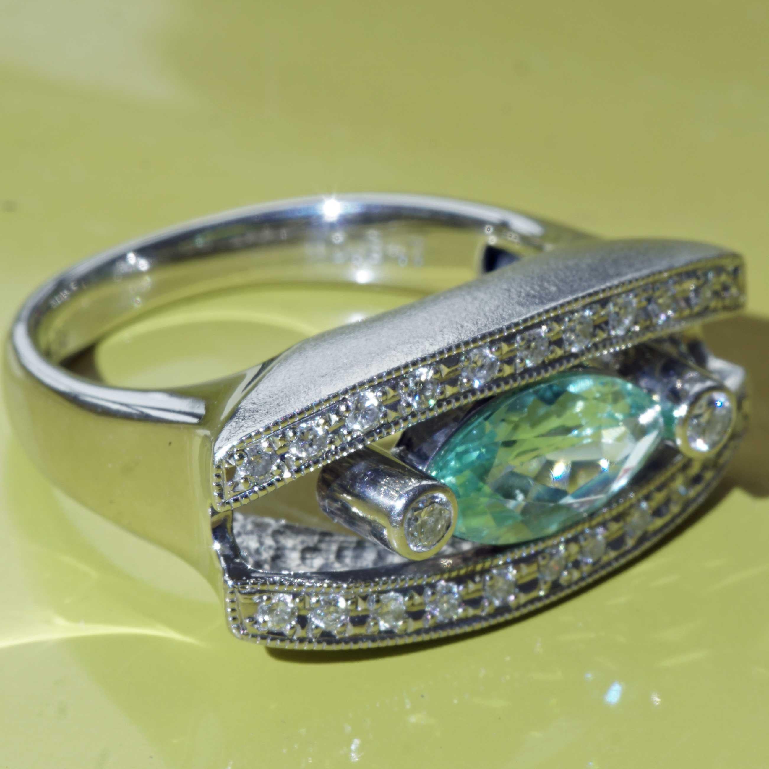 Paraiba Brilliant Ring 0.847 ct 0.28 ct Platinum 900 almost eyeclear Marquise For Sale 3
