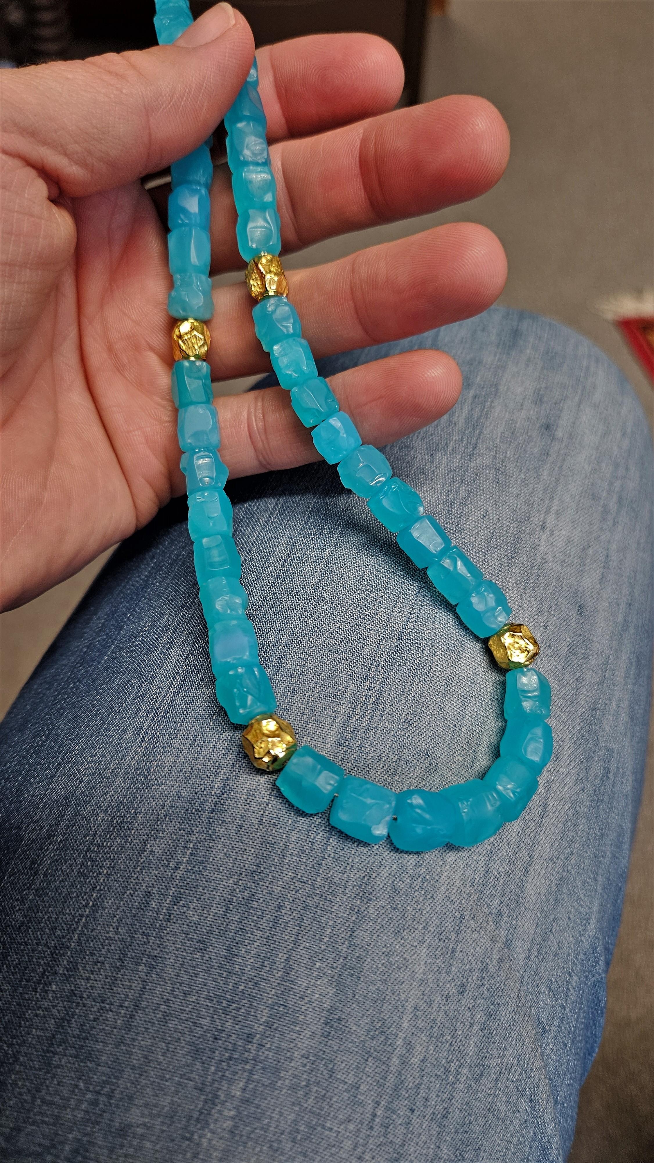 Collana di perline con pepite di calcedonio colorato PARAIBA e oro giallo 18 carati in vendita 6