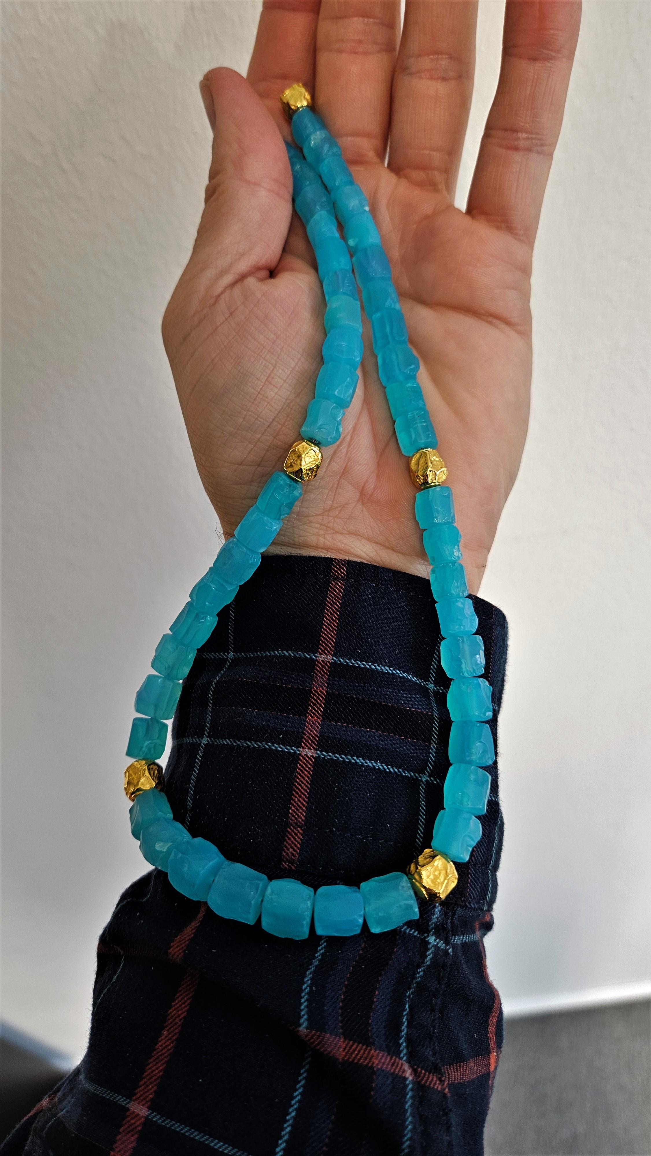 Collana di perline con pepite di calcedonio colorato PARAIBA e oro giallo 18 carati in vendita 7