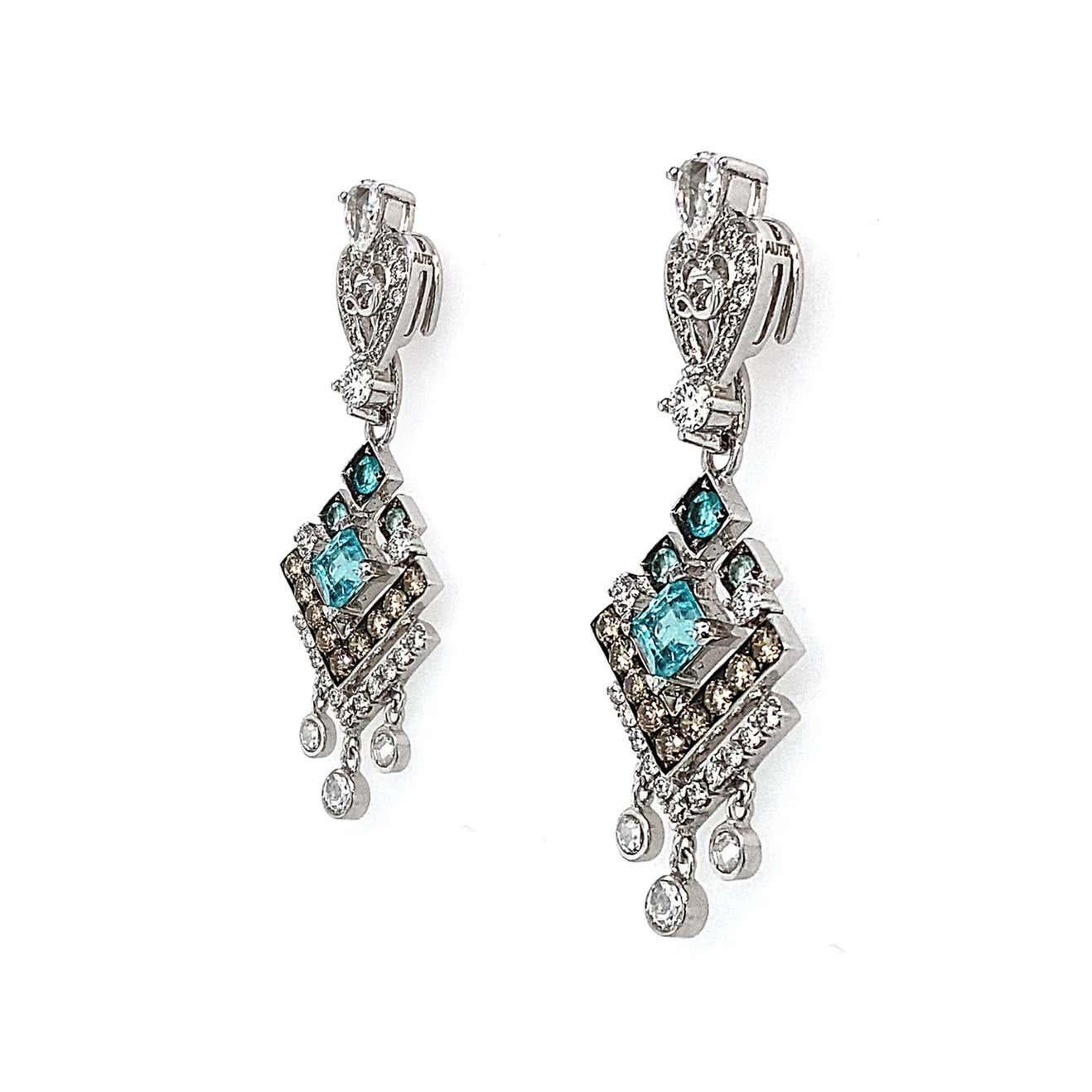 The Barocca Series is a celebration of elegance and romance. As part of Dilys’ Novel Collection, the design of these stunning earrings is influenced by the Portuguese colonial architecture in the birth place of Paraiba Tourmalines, Brazil. The 8