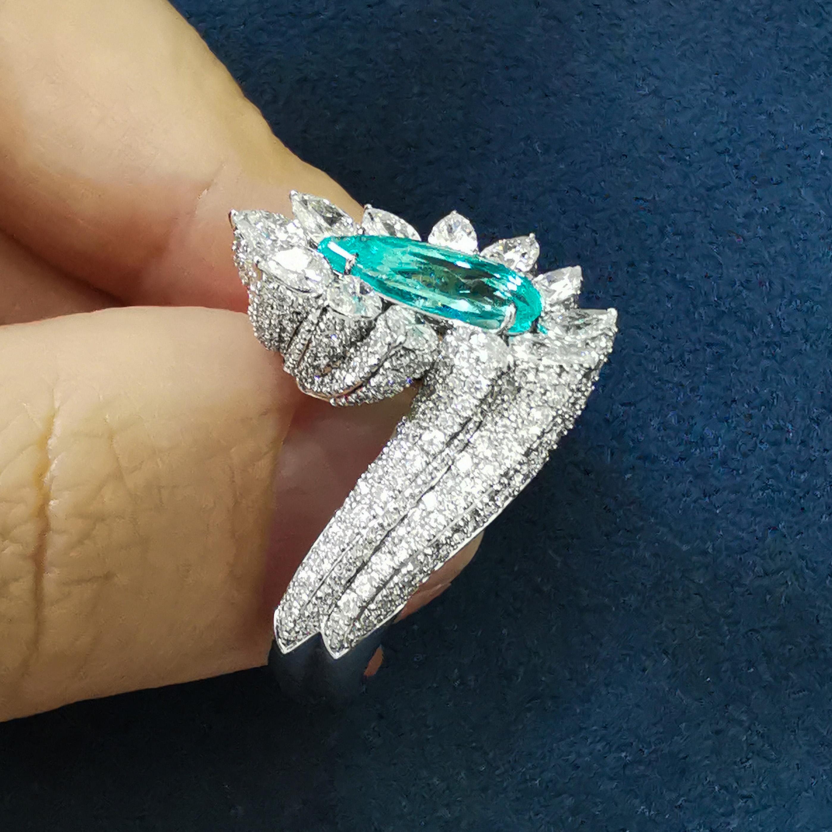 Paraiba Turmalin 1,76 Karat Diamant-Ring aus 18 Karat Weißgold mit hohem Schmuck im Zustand „Neu“ im Angebot in Bangkok, TH