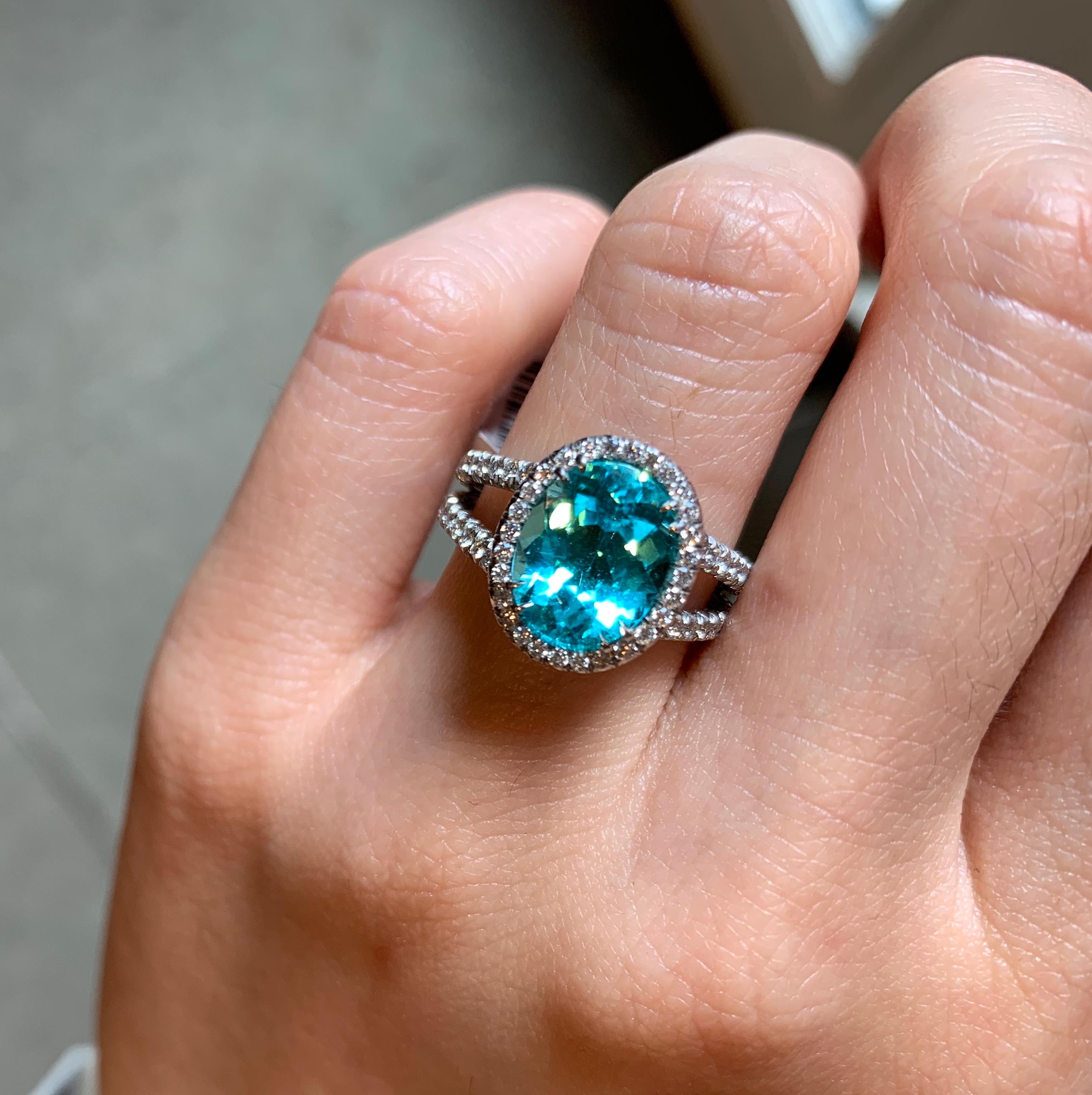 Oval Mozambique Paraiba Tourmaline and Diamond Halo Platinum Ring In New Condition In Greenwich, CT