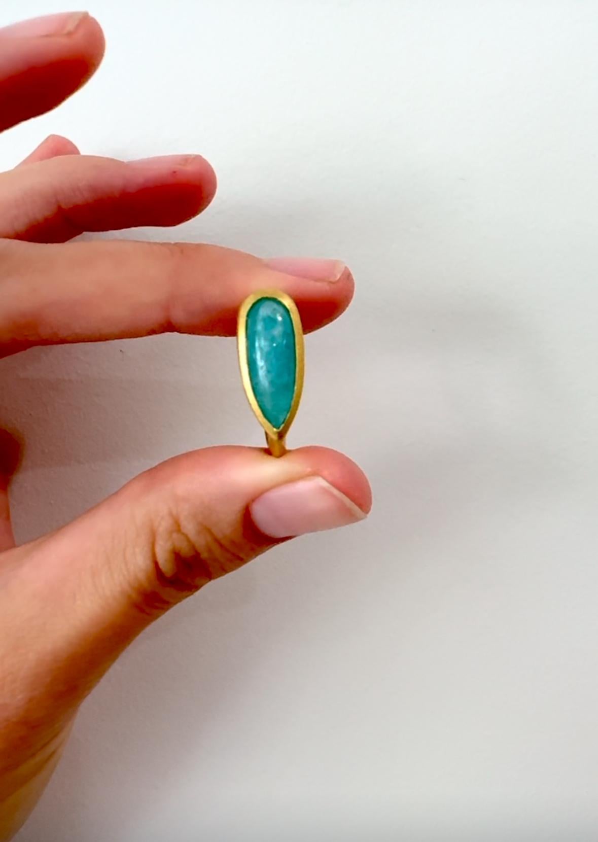 Paraiba Turmalin Cabochon Gypsy Ring (Ungeschliffen)