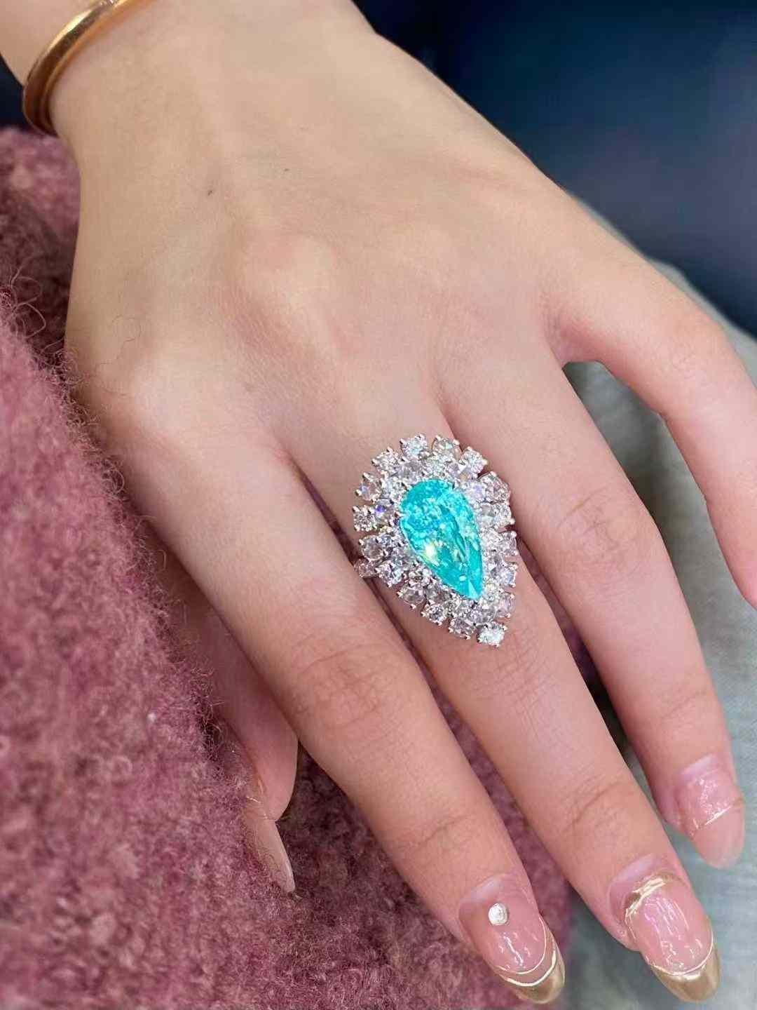 in vendita:  Anello con tormalina Paraiba e diamante in oro bianco 18 carati 6