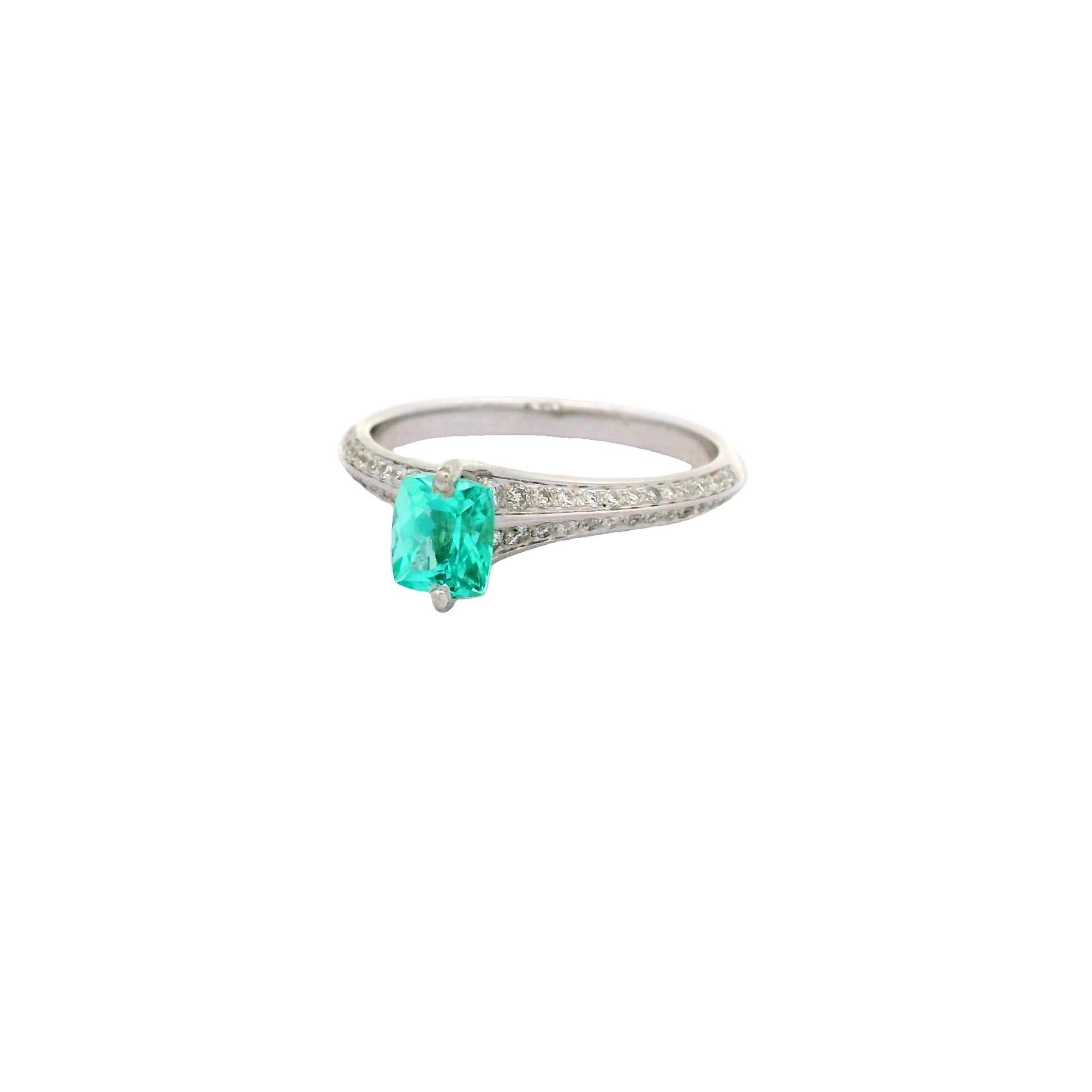 Contemporain Bague Paraiba en or blanc 18 carats avec tourmaline et diamants en vente