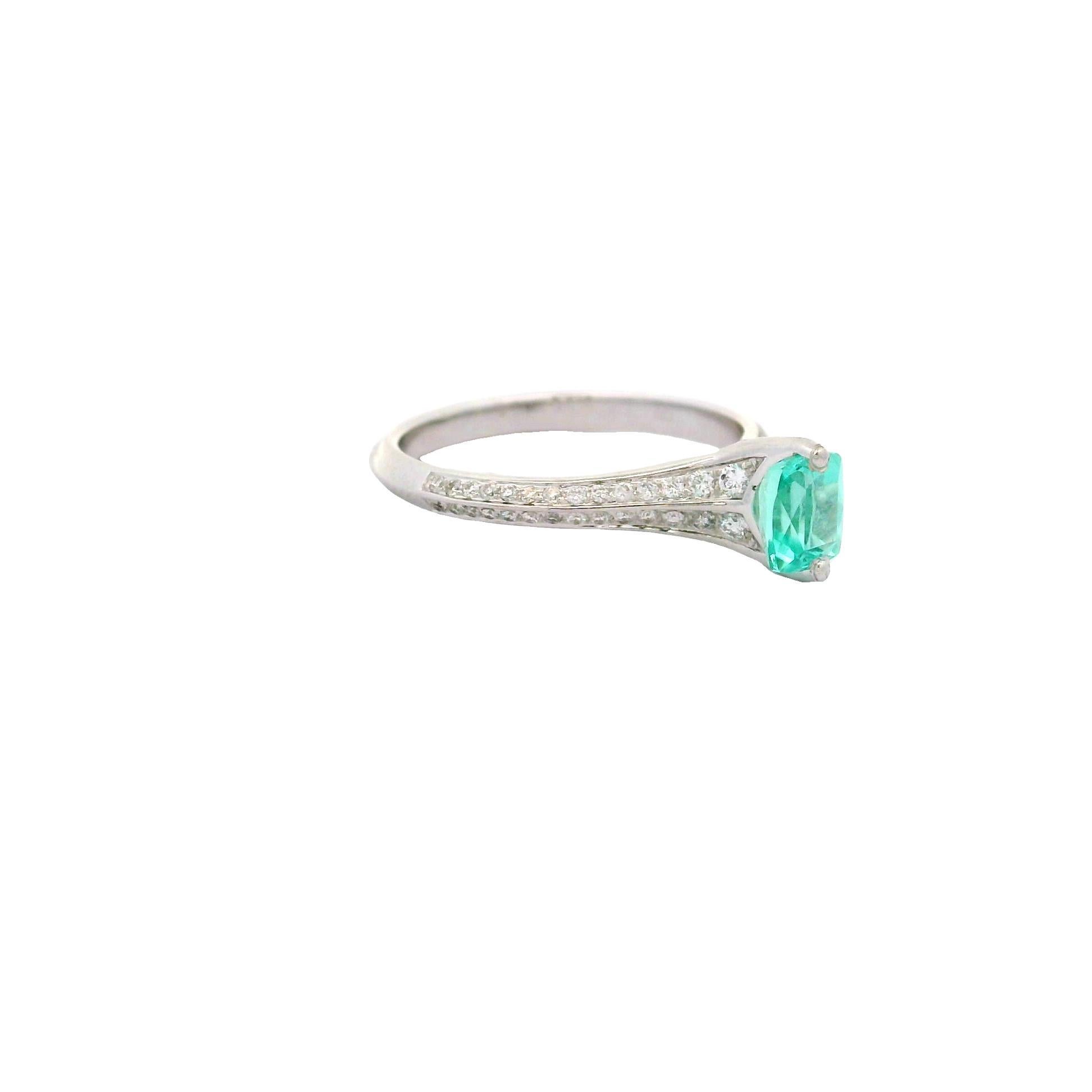 Taille coussin Bague Paraiba en or blanc 18 carats avec tourmaline et diamants en vente