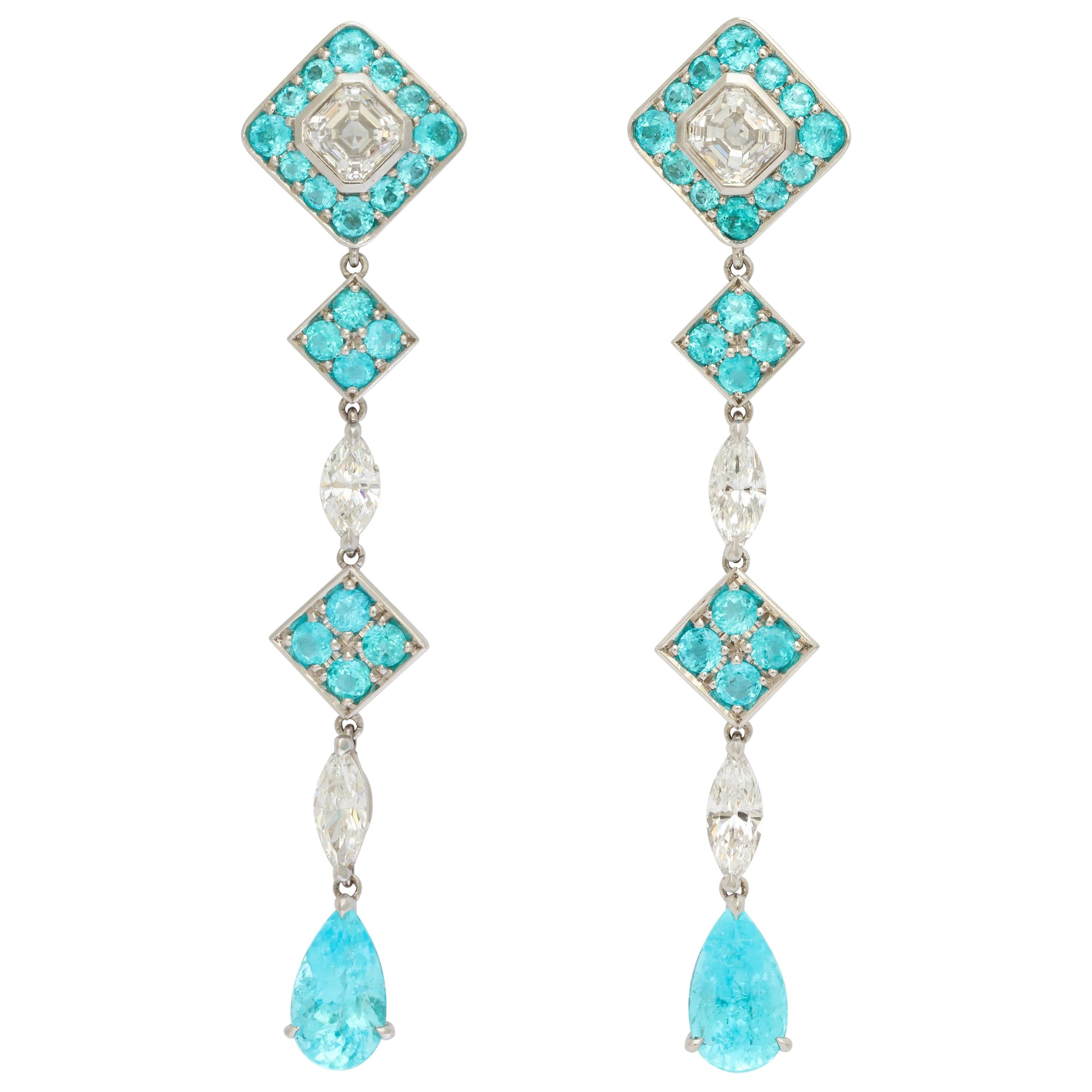 Boucles d'oreilles pendantes en platine avec tourmaline Paraiba et diamants