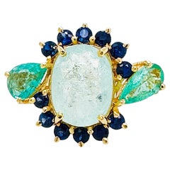 Anillo de oro amarillo de 18 quilates con turmalina paraiba ovalada y en forma de pera y zafiro azul