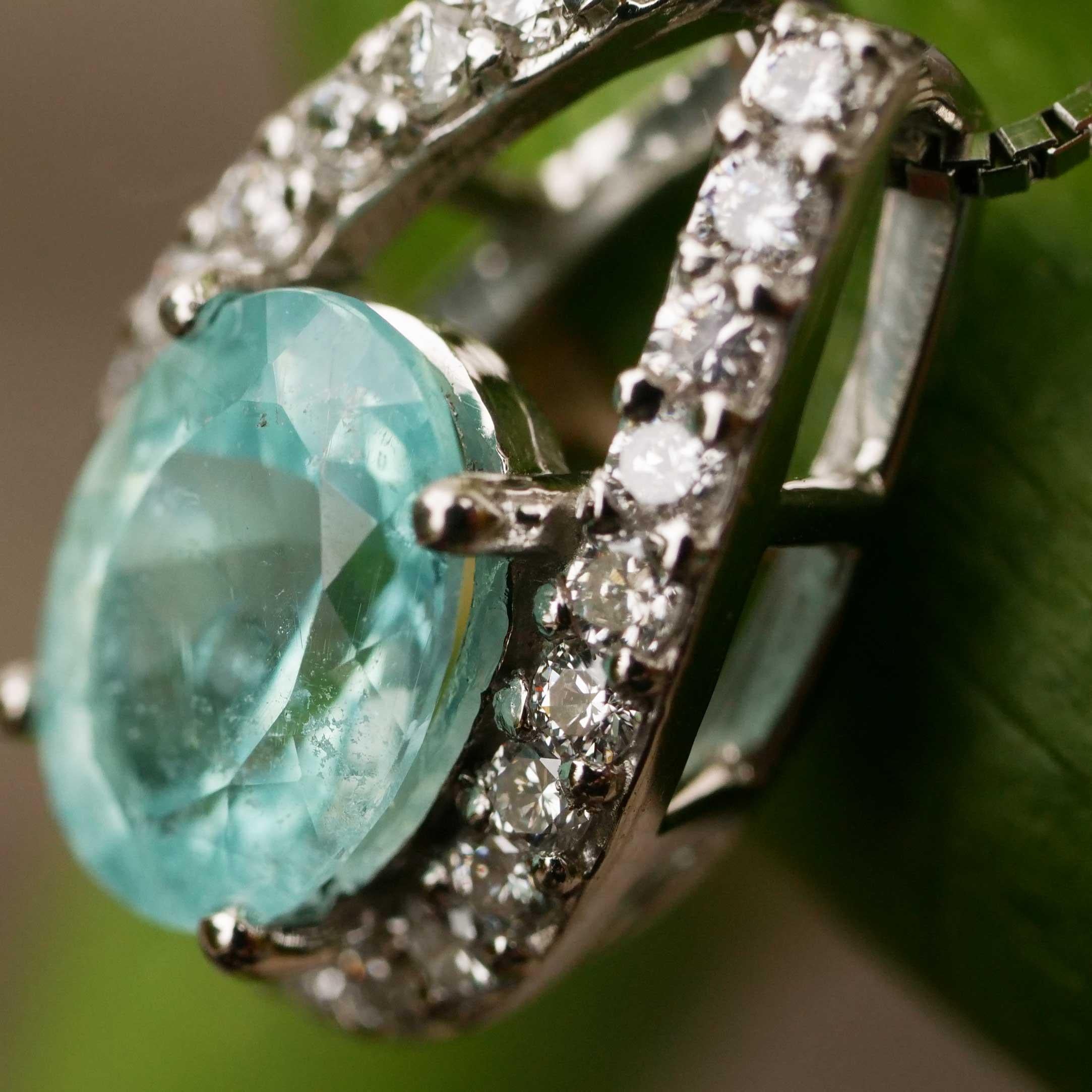 Taille ovale Pendentif Tourmaline Paraiba Platine avec Chaîne 1.22 ct 0.28 ct Lagune Color en vente